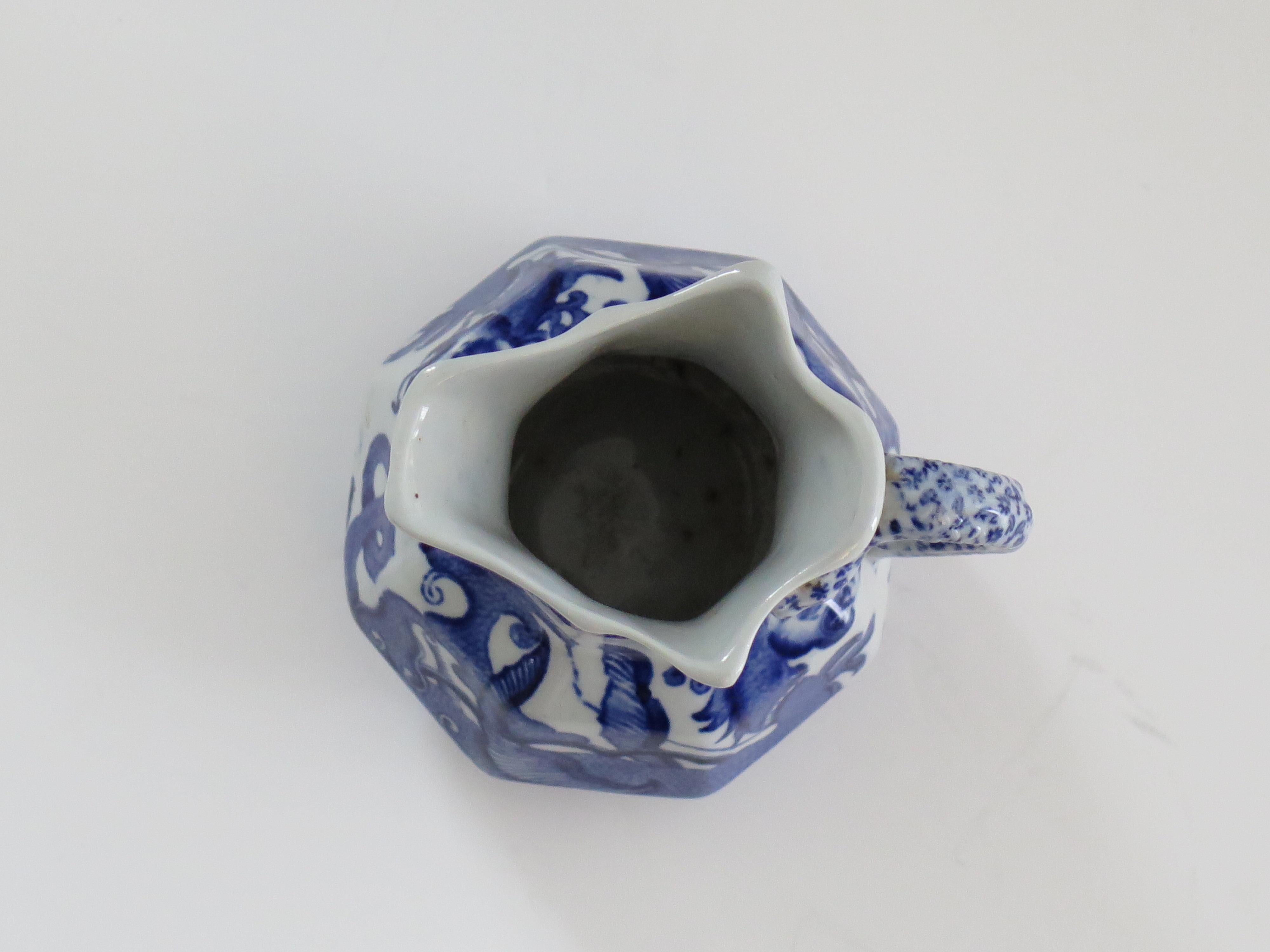 Pichet ou pichet Masons en pierre de fer à motif de dragon chinois bleu, 19e siècle en vente 2