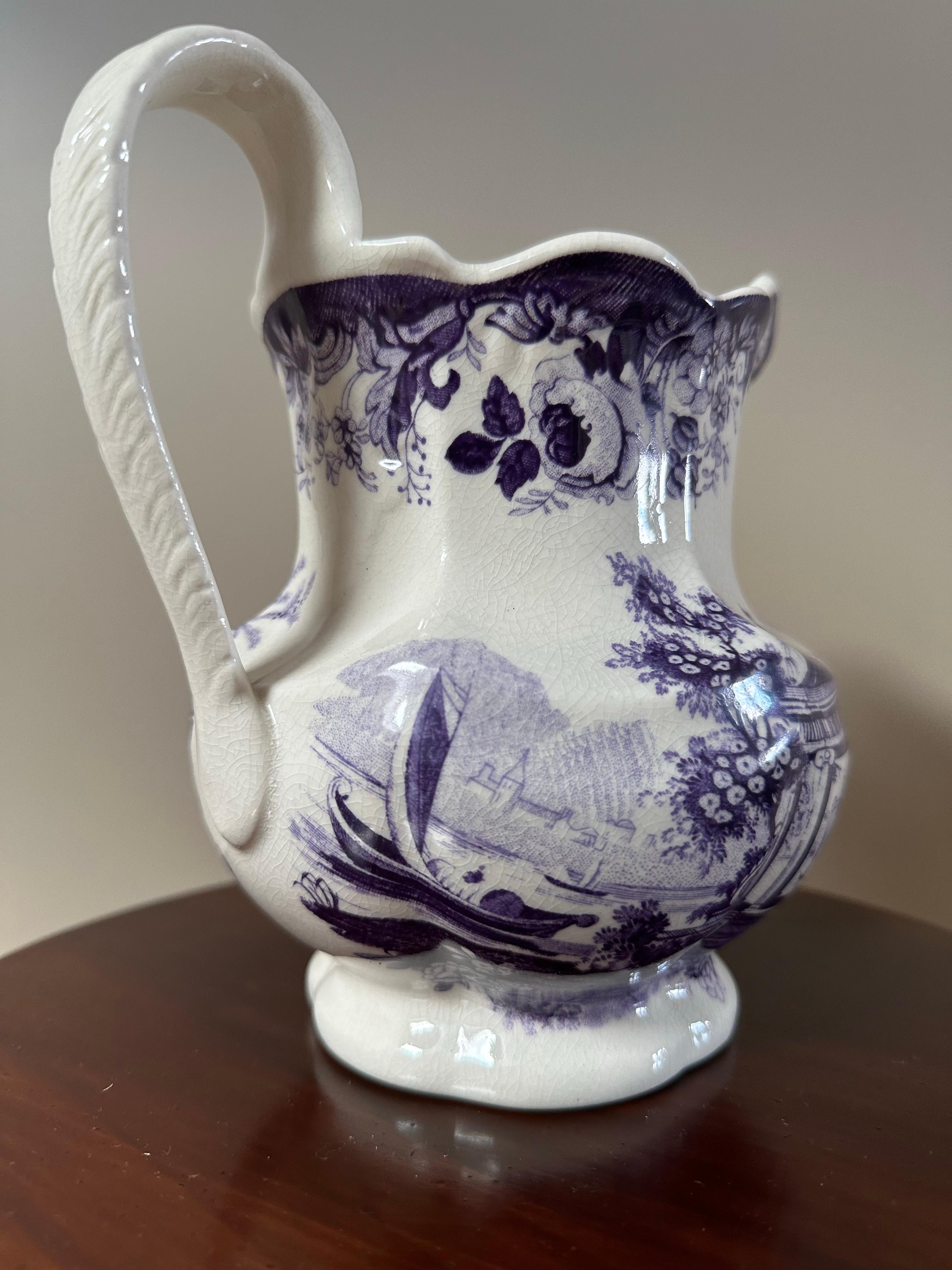 Brocca Mason's Ironstone, viola e bianca, scena asiatica, ceramica, Circa 1850 in vendita 4