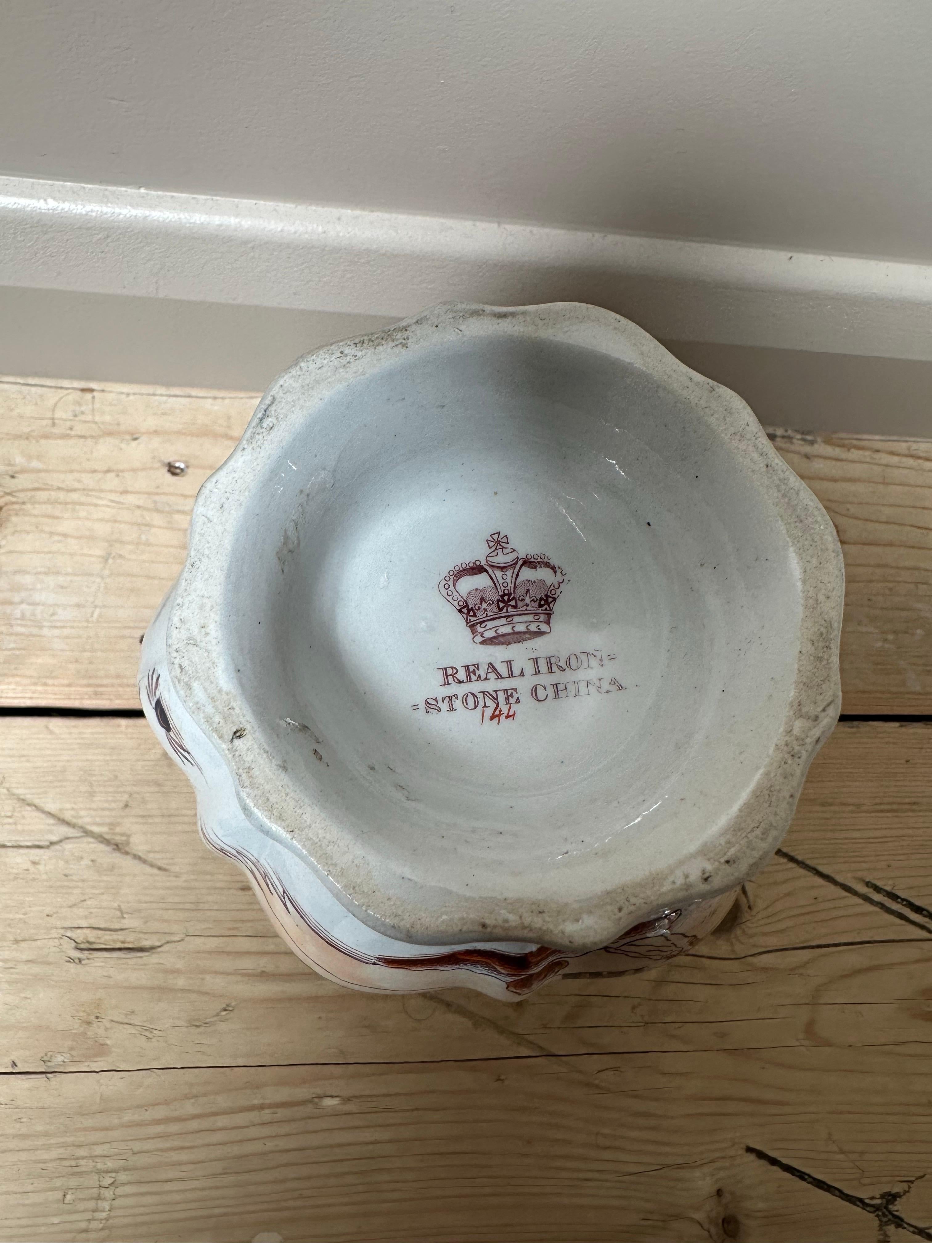 Jarra de Mason's Ironstone con motivos chinoiserie, azul real y rojo 1910 en venta 4