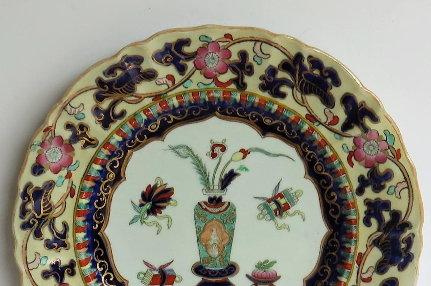 Hand-Painted Mason's Ironstone Large Dinner Plate Chinese Antiquities Pattern, circa 1840