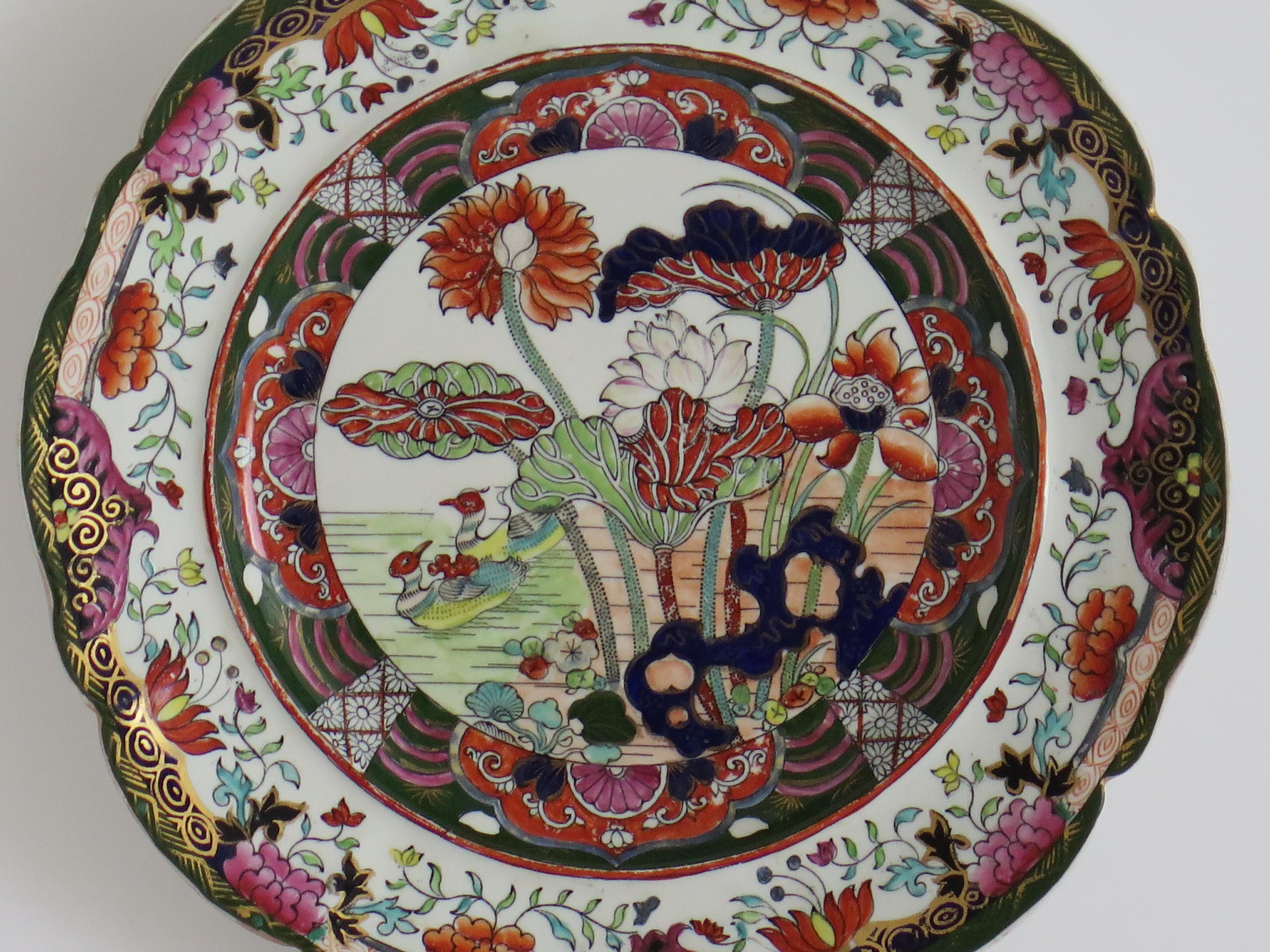 This is a beautifully hand painted Large Dinner Plate in the rare Muscove Duck pattern by Mason's Ironstone, Lane Delph, England, dating to circa 1825.

The piece is well potted with a slightly ribbed side edge and moulded wavy rim.

The pattern