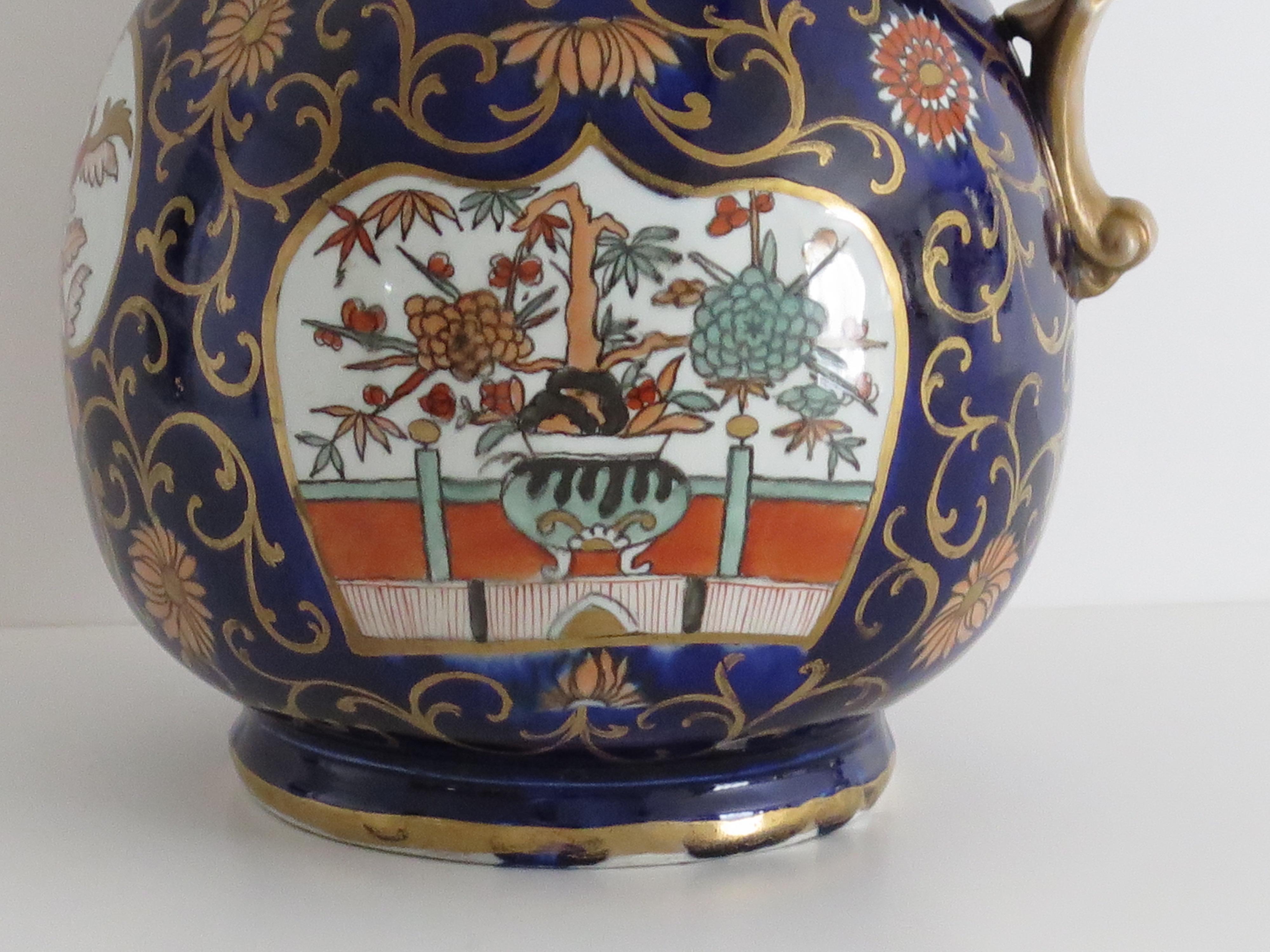 Brocca o brocca grande in Mason's Ironstone Blue Hawthorne Ptn, forma rara, CIRCA 1830 in vendita 3
