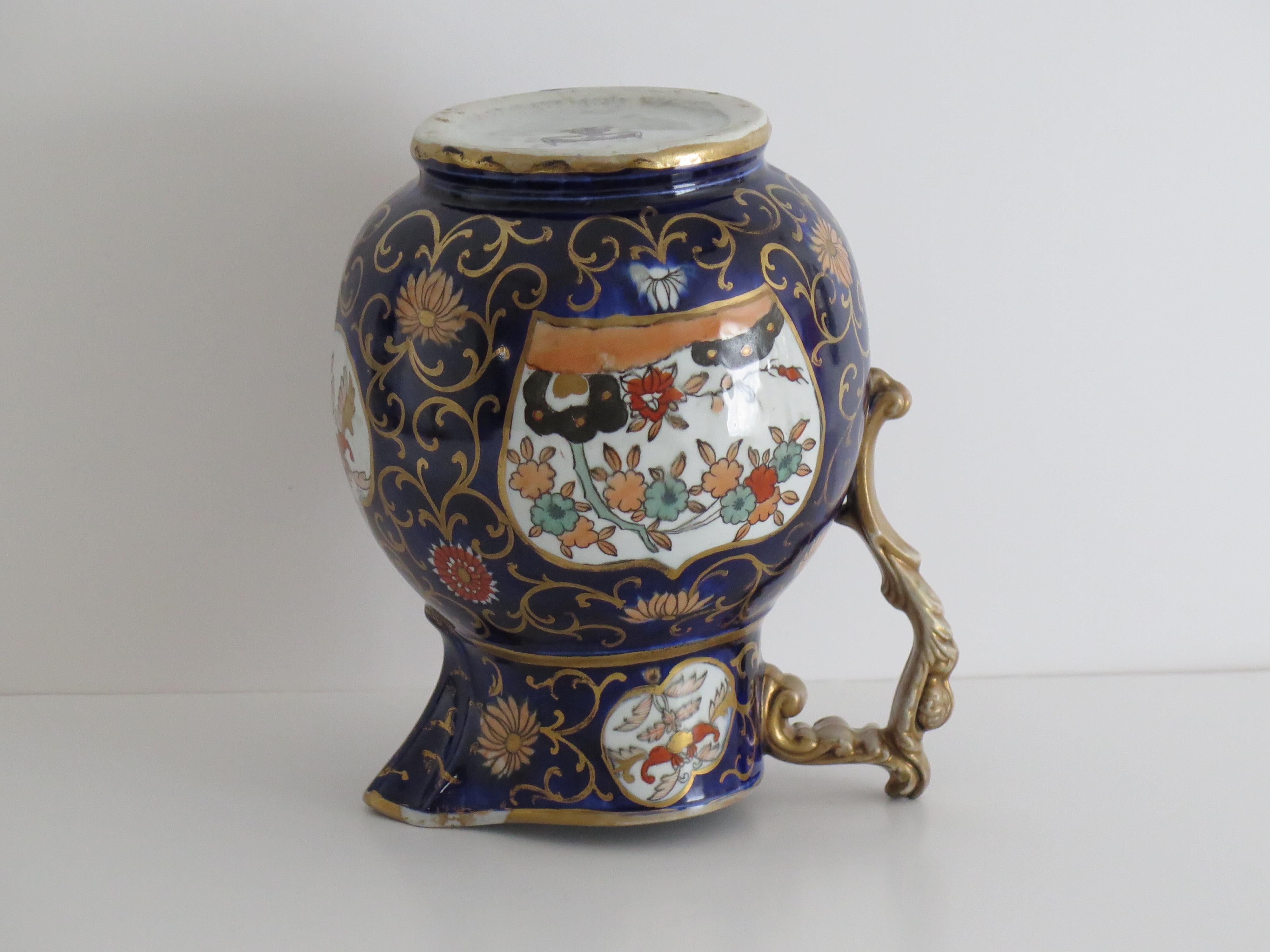 Brocca o brocca grande in Mason's Ironstone Blue Hawthorne Ptn, forma rara, CIRCA 1830 in vendita 8
