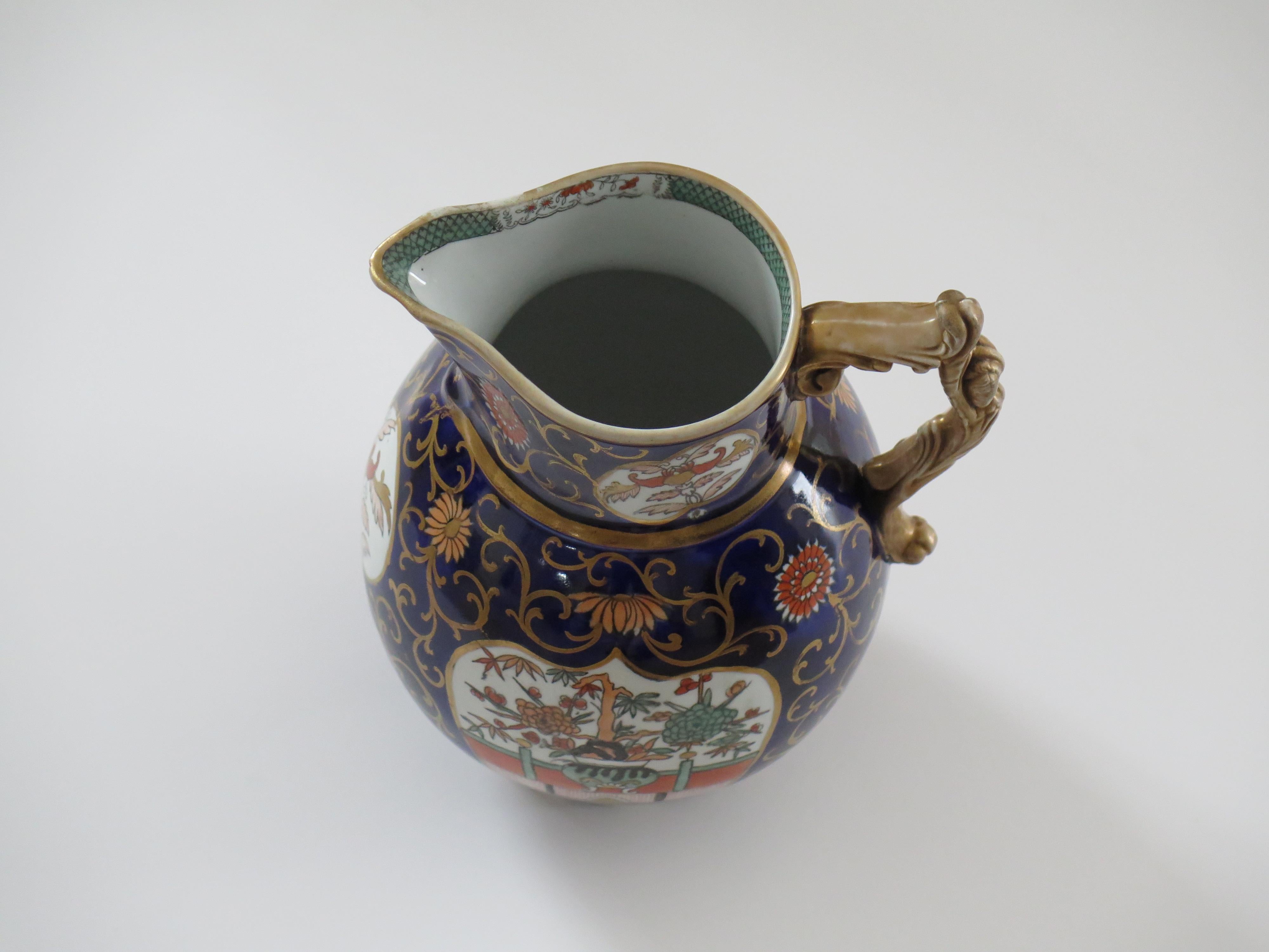 Brocca o brocca grande in Mason's Ironstone Blue Hawthorne Ptn, forma rara, CIRCA 1830 in vendita 1
