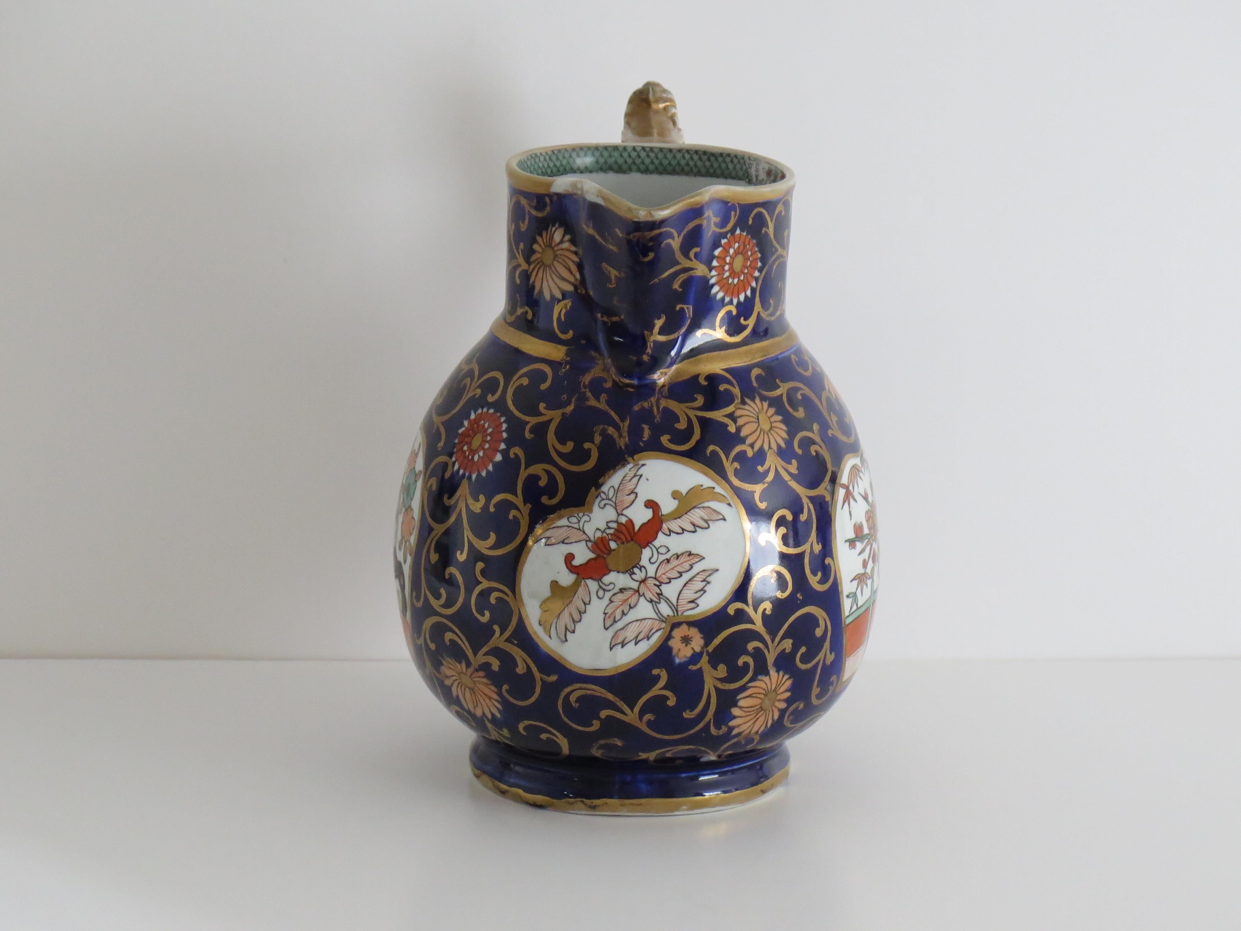 Brocca o brocca grande in Mason's Ironstone Blue Hawthorne Ptn, forma rara, CIRCA 1830 in vendita 2