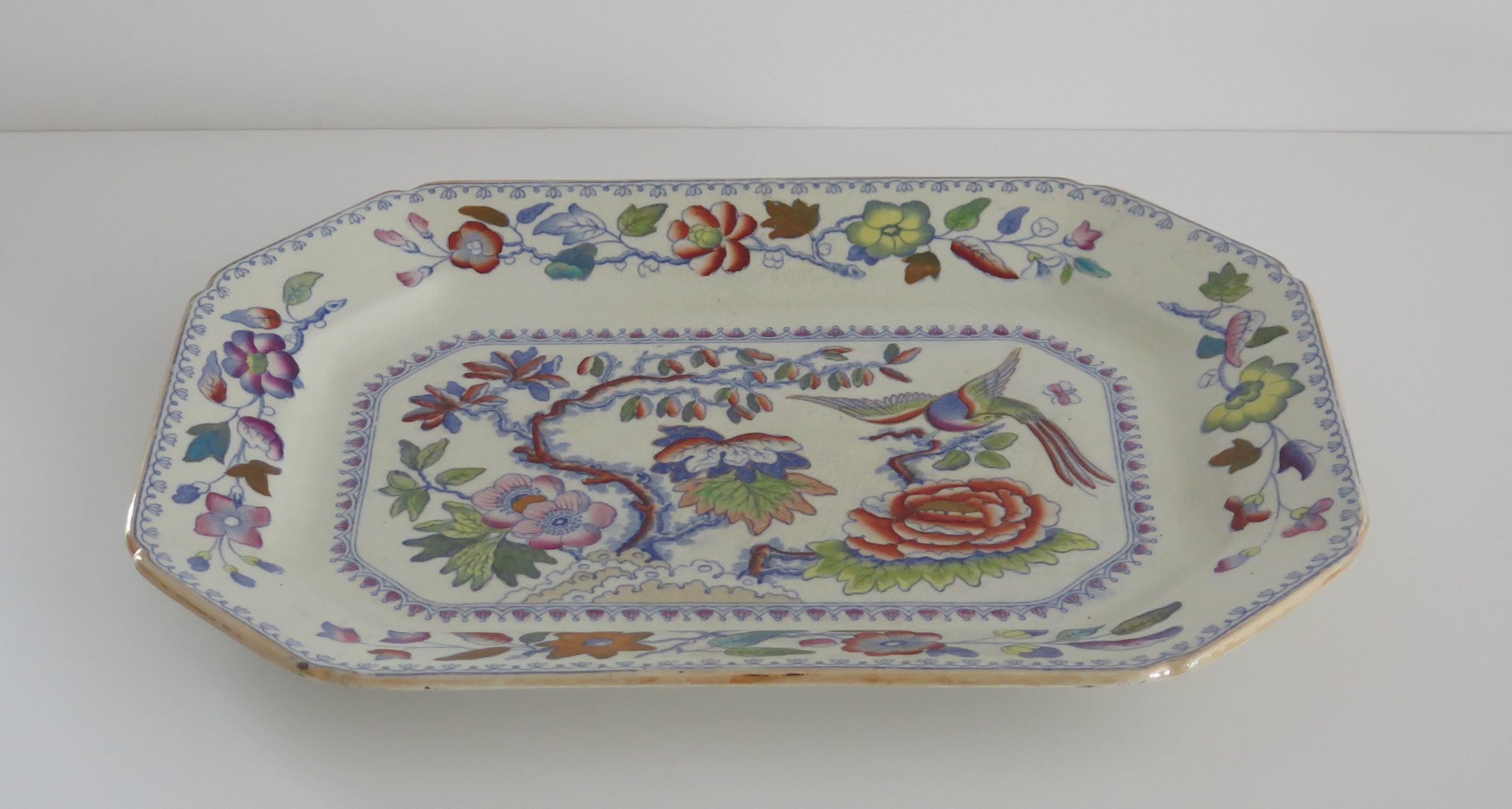 Anglais Grand plat ou assiette à viande en Ironstone de Mason's à motif d'oiseaux volants, vers 1880 en vente