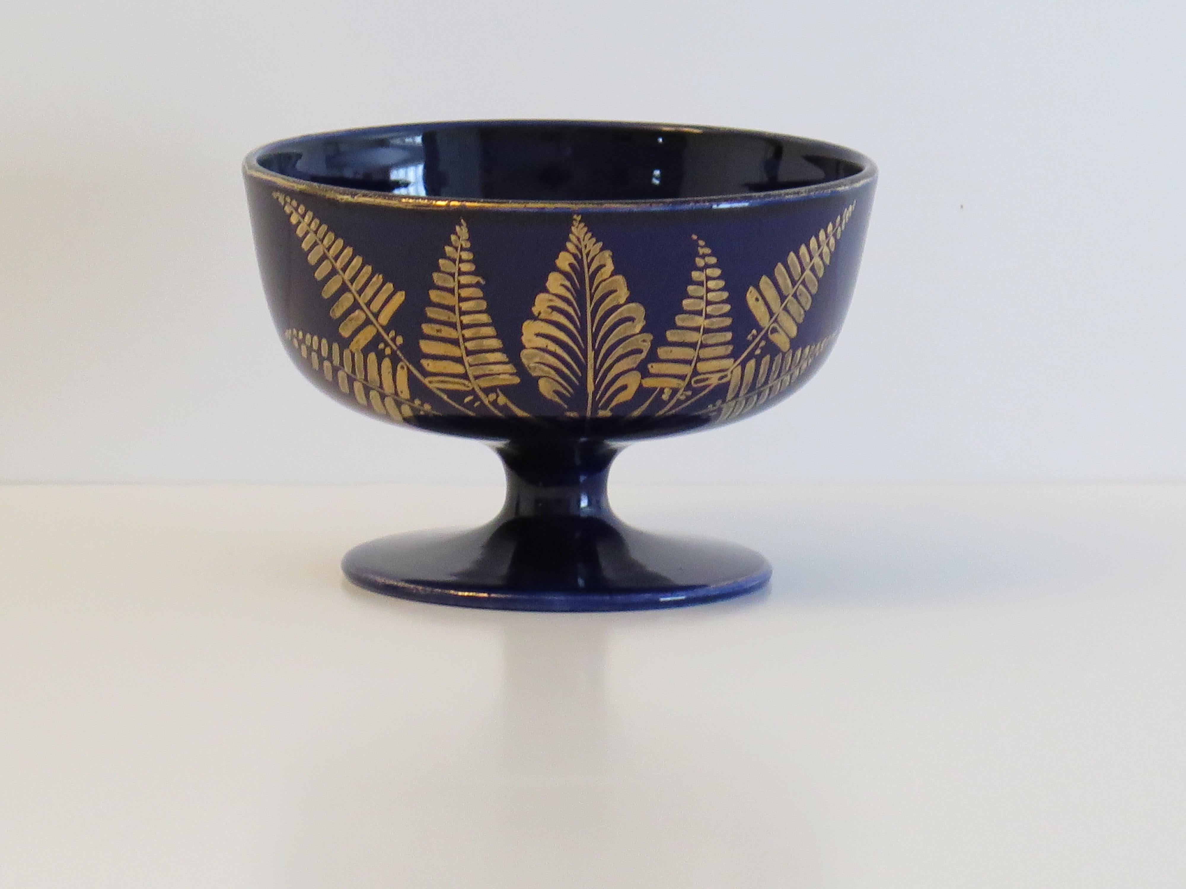 This is a beautiful small Pedestal Bowl made by Mason's Ironstone in the rare gilded fern pattern, dating to the early 19th century, late Georgian period, circa 1818.

Mason's bowls in this shape are rare. 

The bowl is circular on a low pedestal