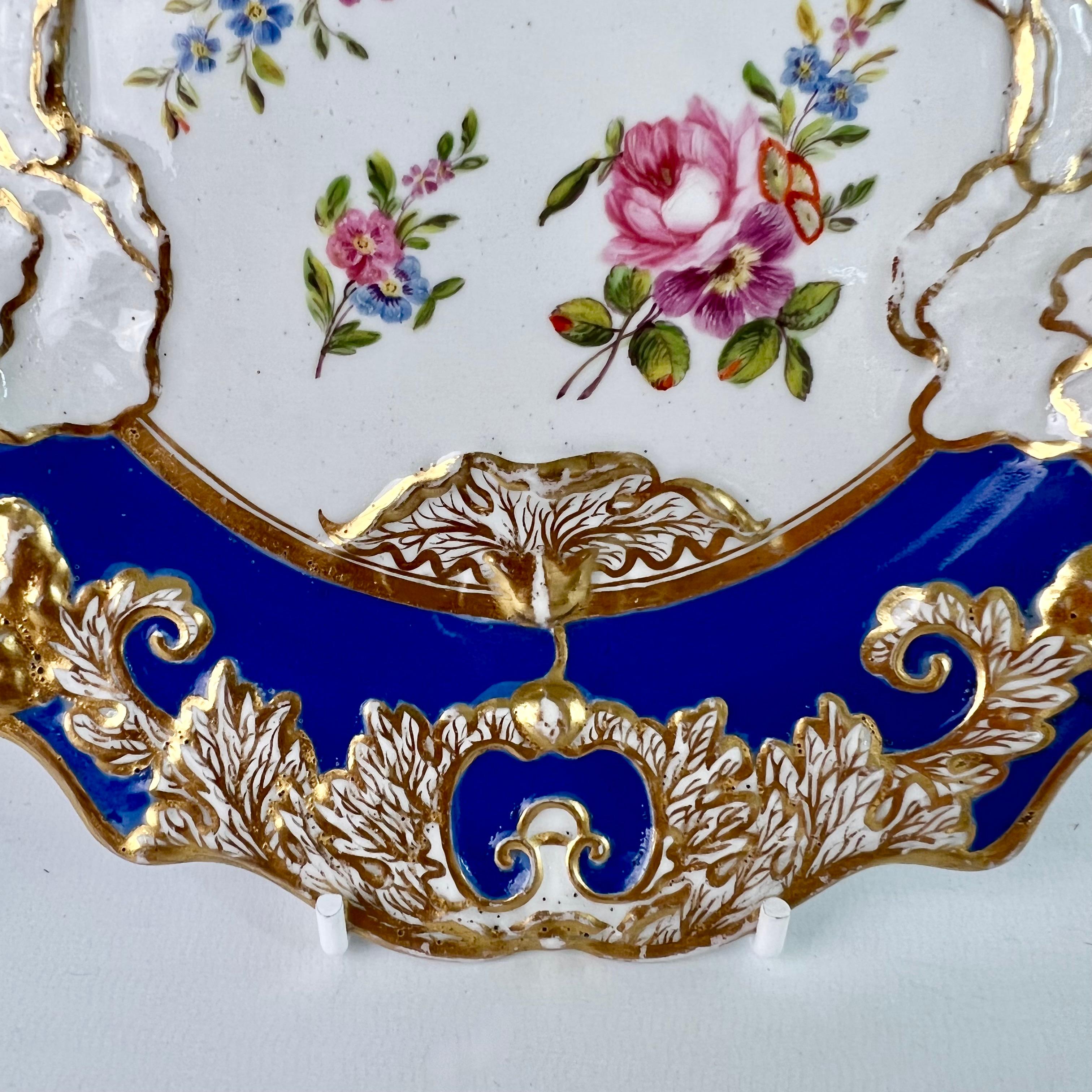 Porcelaine Assiette Mason's Ironstone, bleu moulé chou avec fleurs, vers 1840