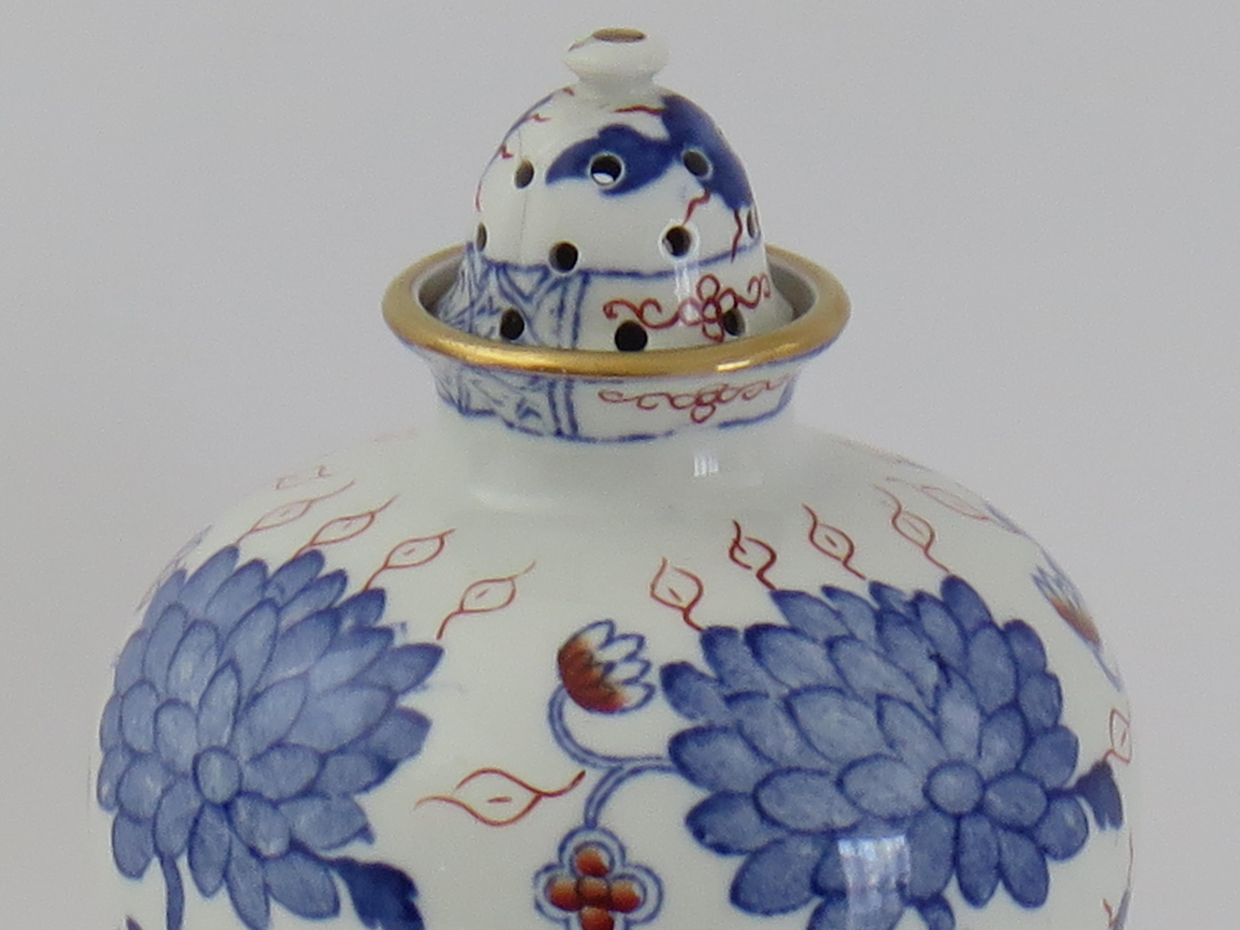 Hand-Painted Mason's Ironstone Pot-Pourri Vase & Cover in Jardiniere Pattern, circa 1890 For Sale