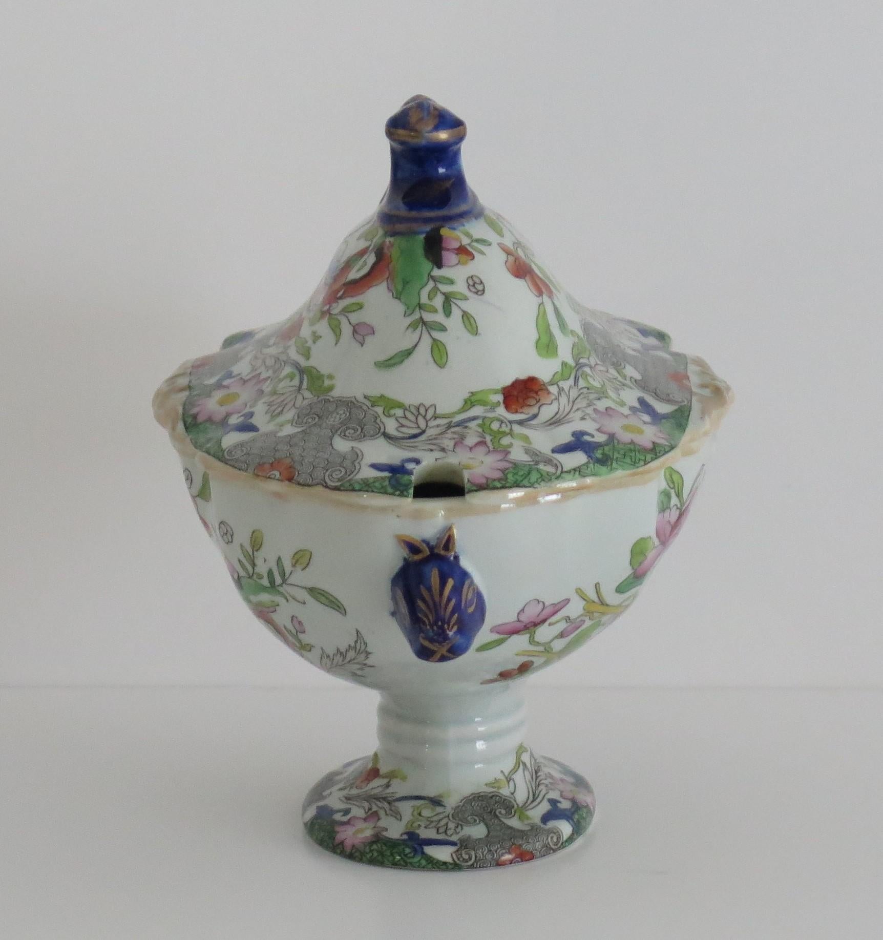 Hand-Painted Mason's Ironstone Sauce Tureen & Cover Table & Flower Pot Ptn, Georgian Ca 1818 For Sale