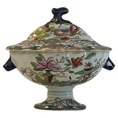 Soupière et couvercle à sauce Mason's Ironstone et pot à fleurs Ptn, géorgien, vers 1818
