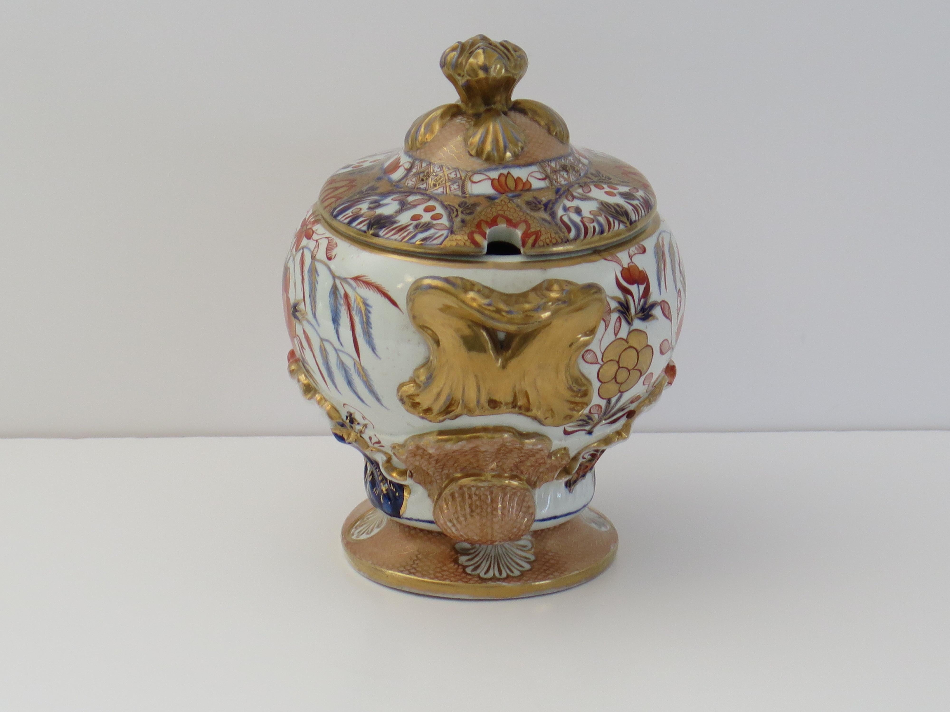 Hand-Painted Mason's Ironstone Sauce Tureen in Fence, Rock & Blue Willow Pattern, circa 1818 For Sale