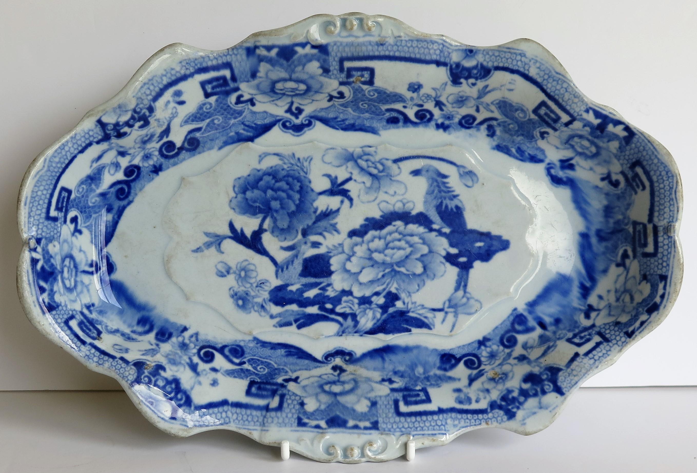This is a very early Mason's ironstone desert or serving dish, circa 1815-1820.

The piece has nice scalloped edges and would originally have been part of a larger desert service.

The pattern is called 
