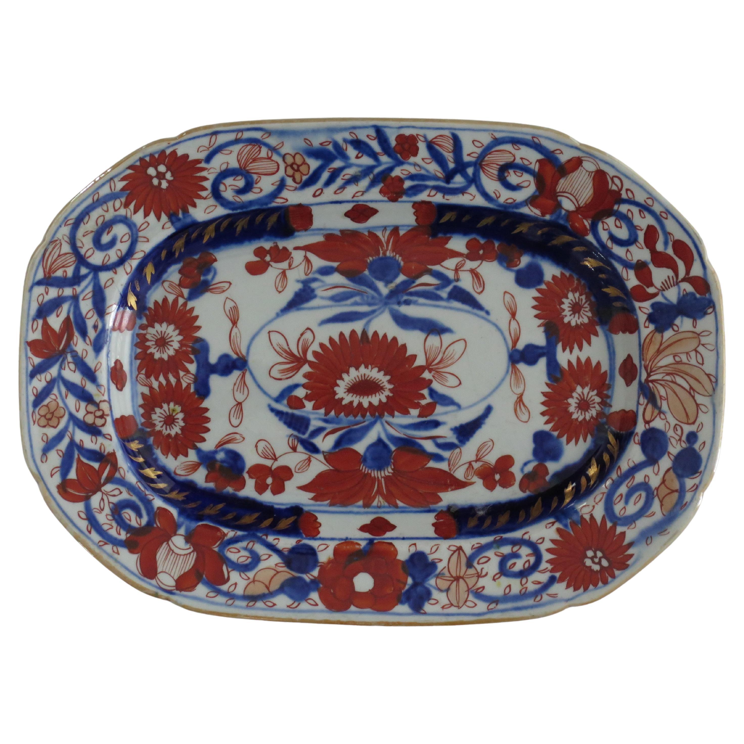 Plato de servir georgiano de Mason's Ironstone con un raro diseño de crisantemos, ca. 1818