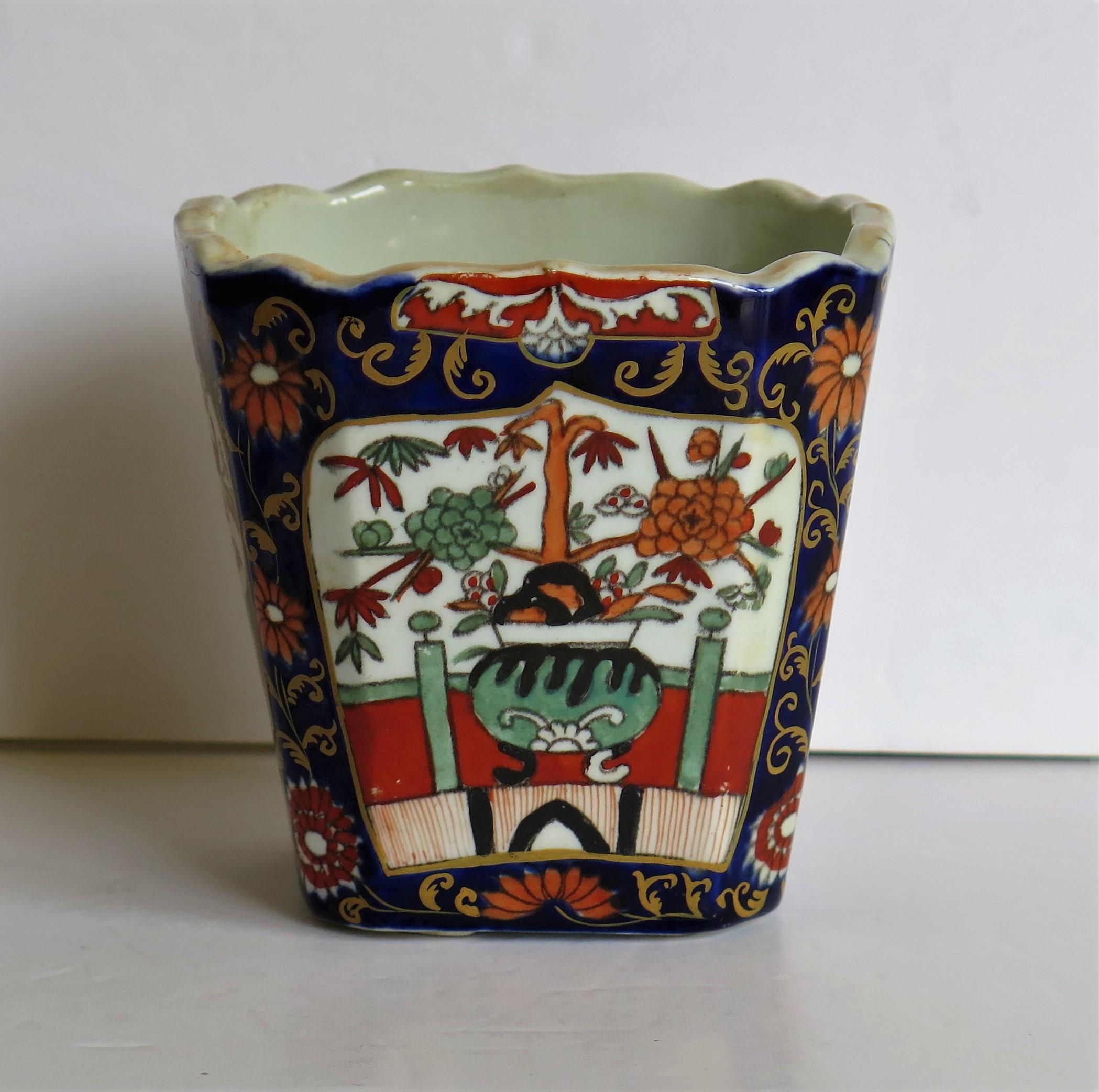 Mason's Ironstone Small Plant Pot or Jardinière on Stand in Blue Hawthorne Ptn 5