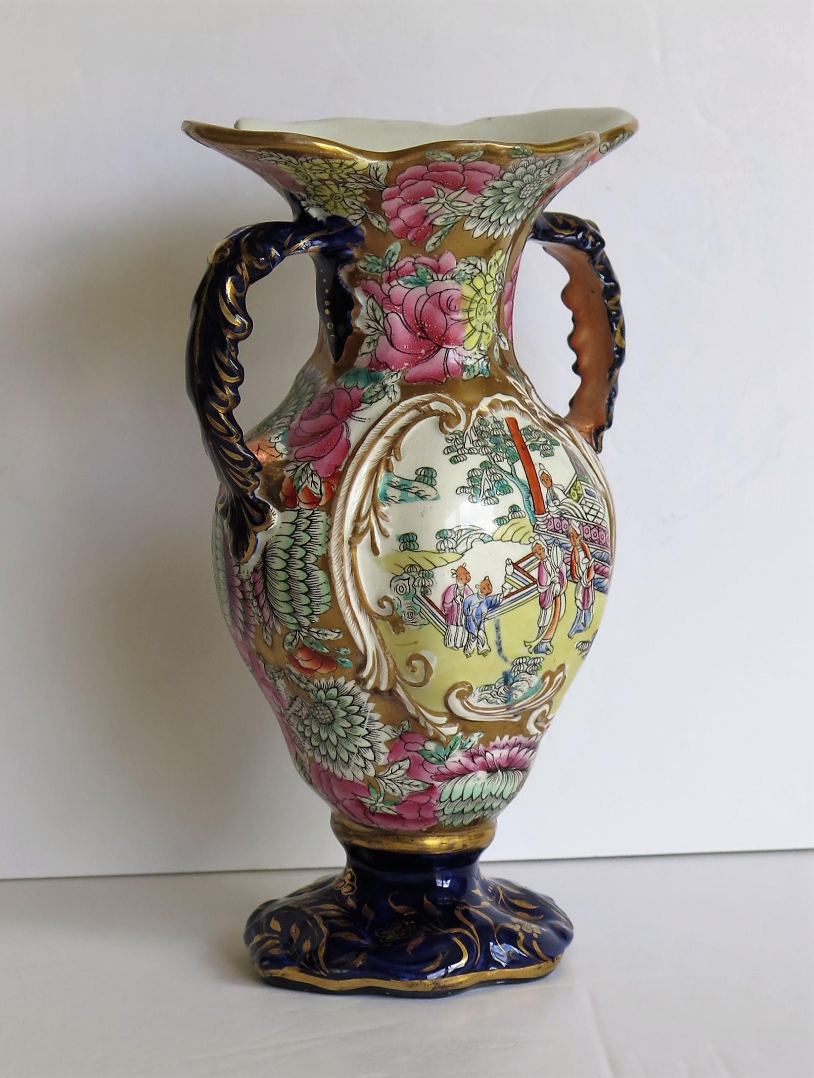 Mason's Ironstone Twin Handled Vase in Chinese Visitors Pattern, circa 1825 2