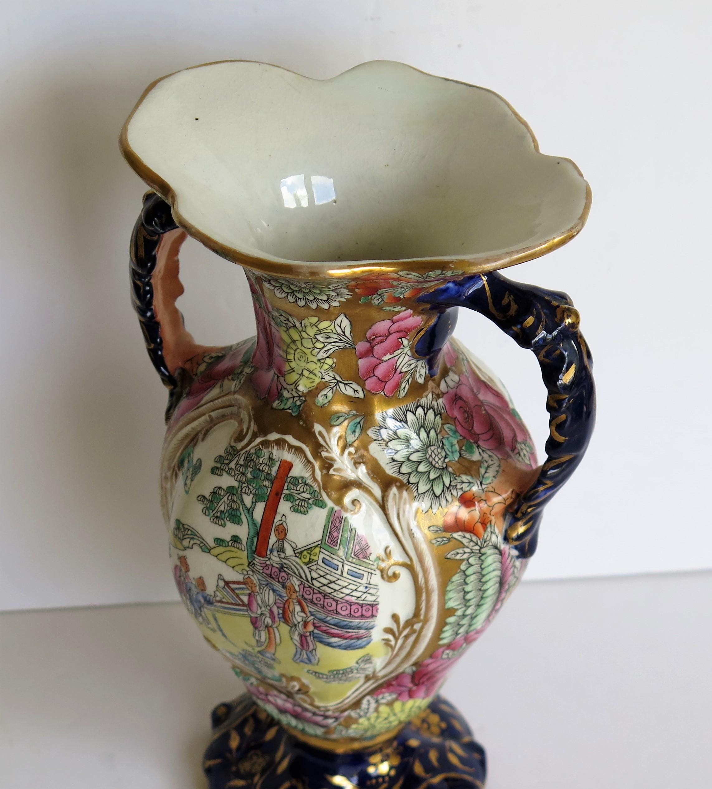 Mason's Ironstone Twin Handled Vase in Chinese Visitors Pattern, circa 1825 4