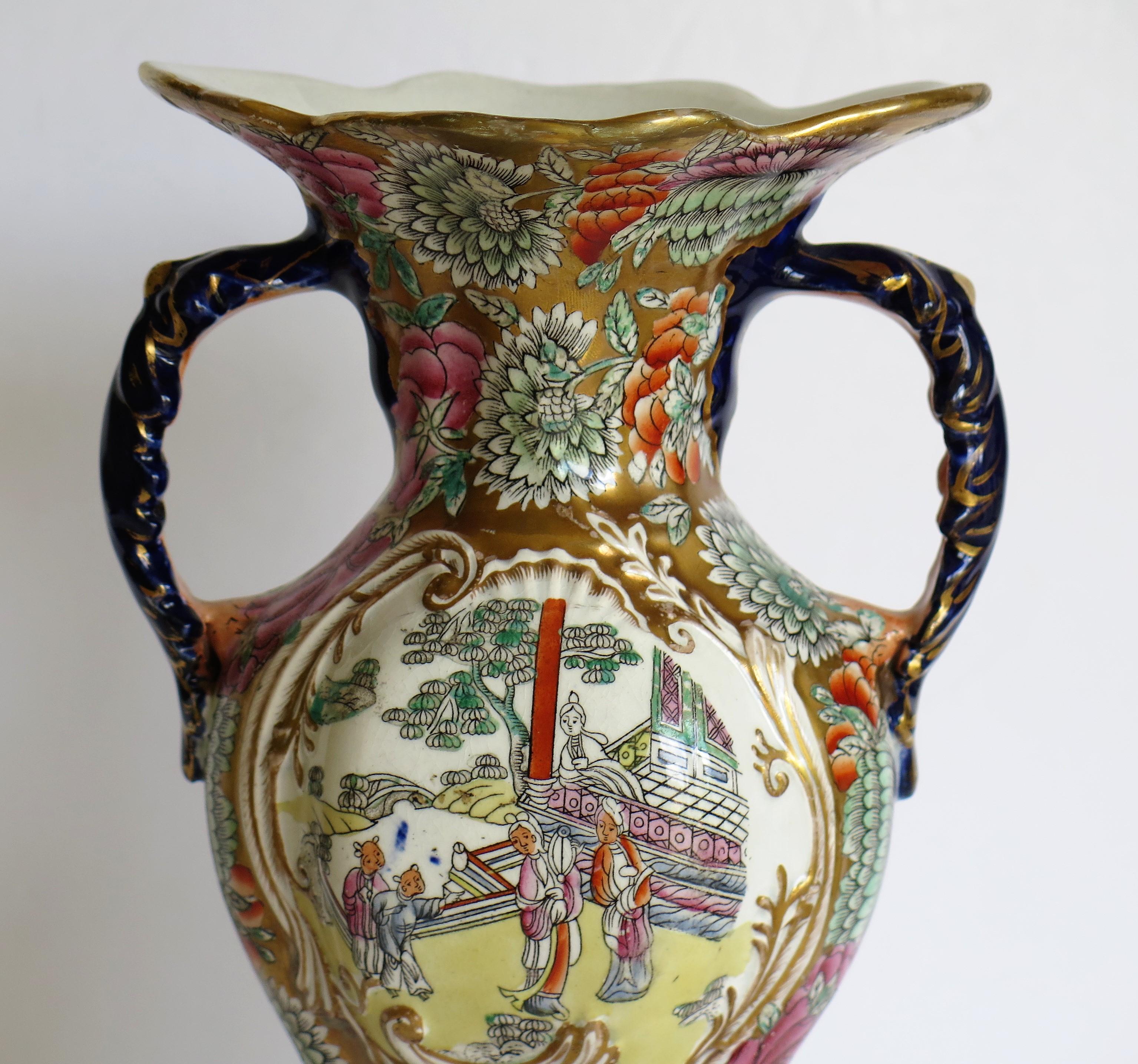 Mason's Ironstone Twin Handled Vase in Chinese Visitors Pattern, circa 1825 5