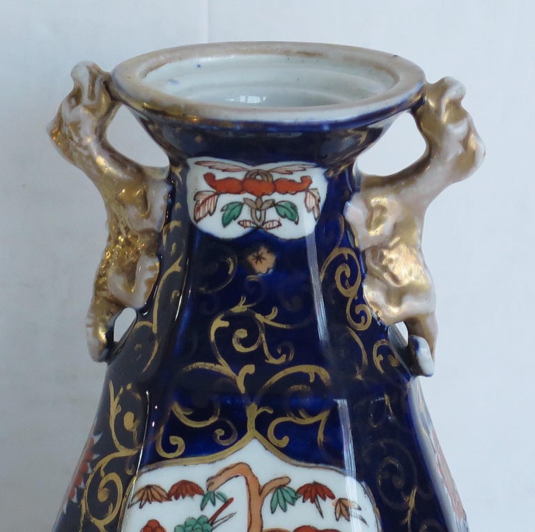 Hand-Painted Mason's Ironstone Vase in Blue Hawthorne Pattern, Circa 1830 For Sale