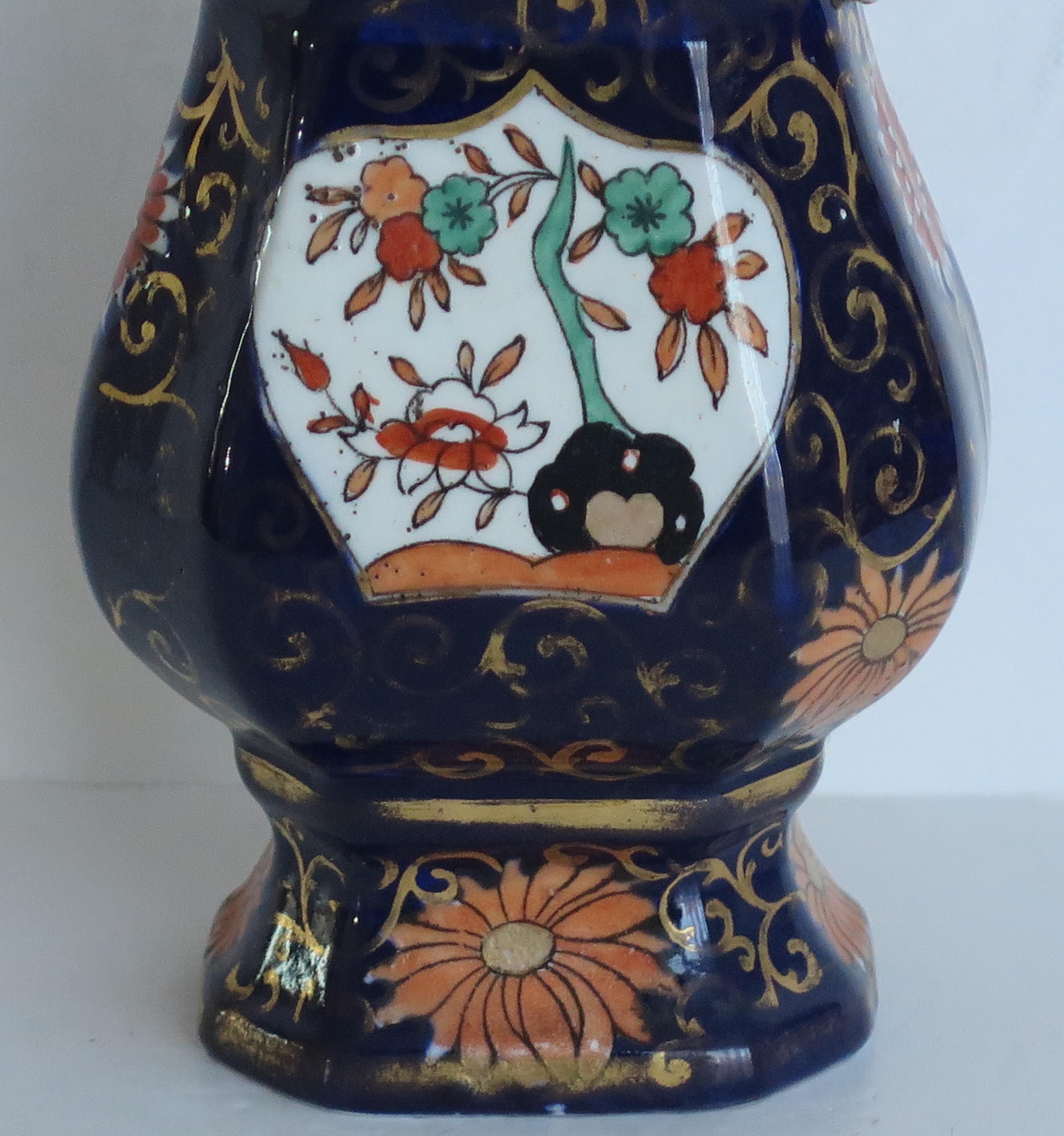 Mason's Ironstone-Vase in blauem Hawthorne-Muster, um 1830 (Eisenstein) im Angebot