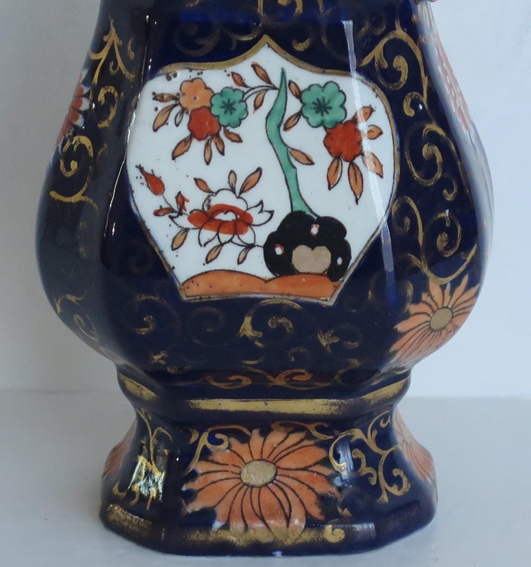 Mason's Ironstone Vase in Blue Hawthorne Pattern, Circa 1830 For Sale 1