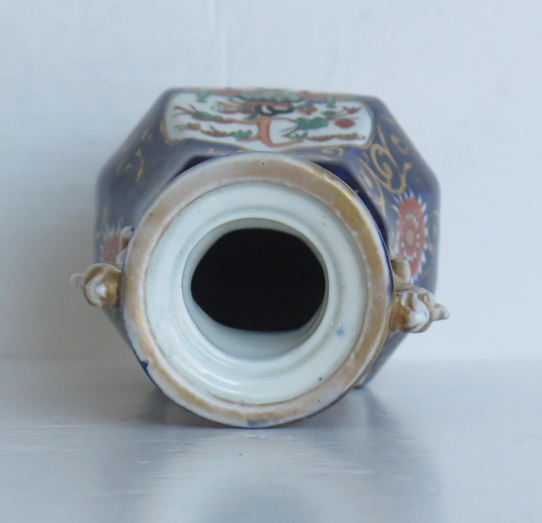 Mason's Ironstone Vase in Blue Hawthorne Pattern, Circa 1830 For Sale 2