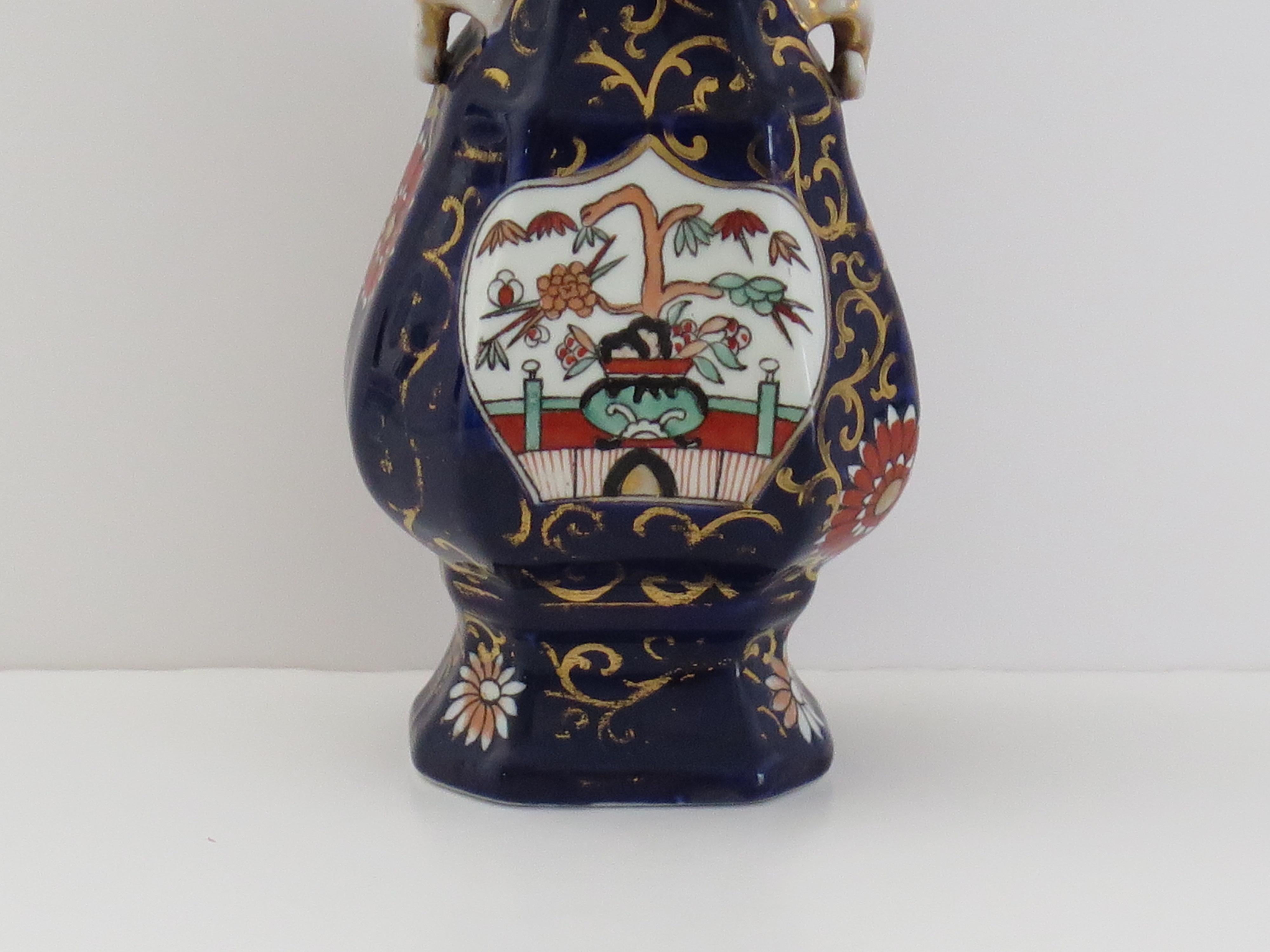 Vaso Mason's Ironstone con motivo Hawthorne blu (No. 2), CIRCA 1830 in vendita 3