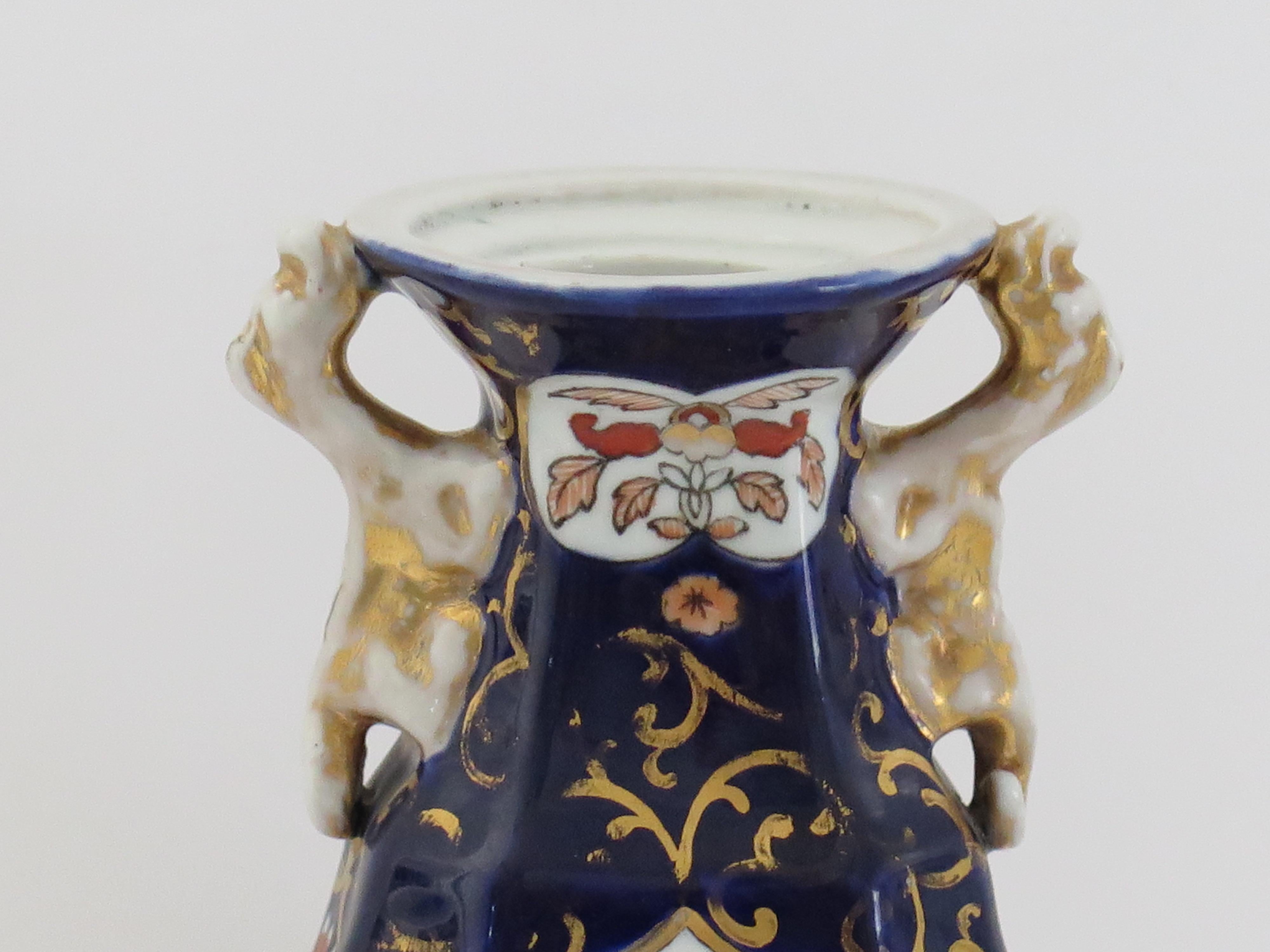 Inglese Vaso Mason's Ironstone con motivo Hawthorne blu (No. 2), CIRCA 1830 in vendita