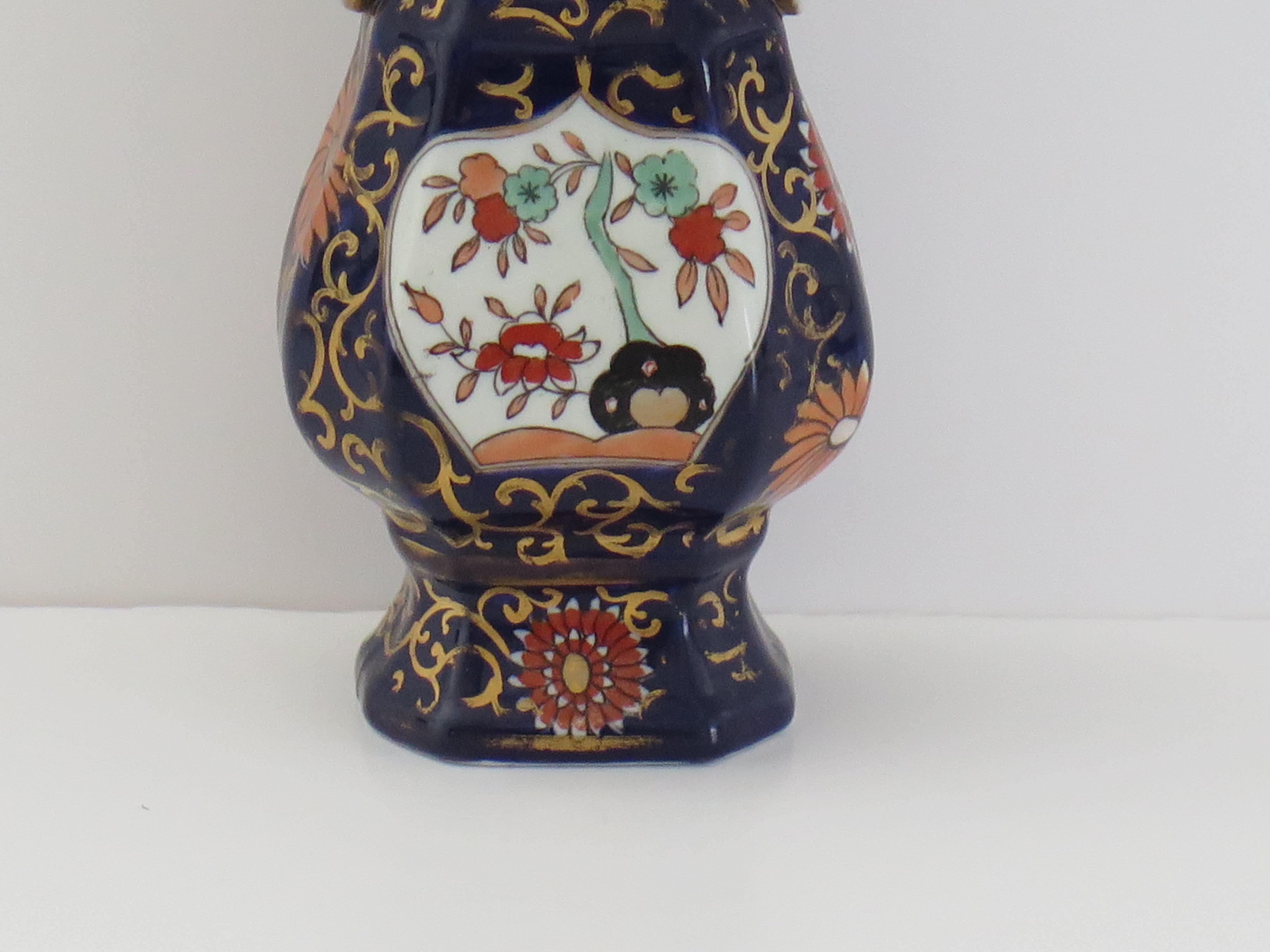 Vaso Mason's Ironstone con motivo Hawthorne blu (No. 2), CIRCA 1830 In condizioni buone in vendita a Lincoln, Lincolnshire