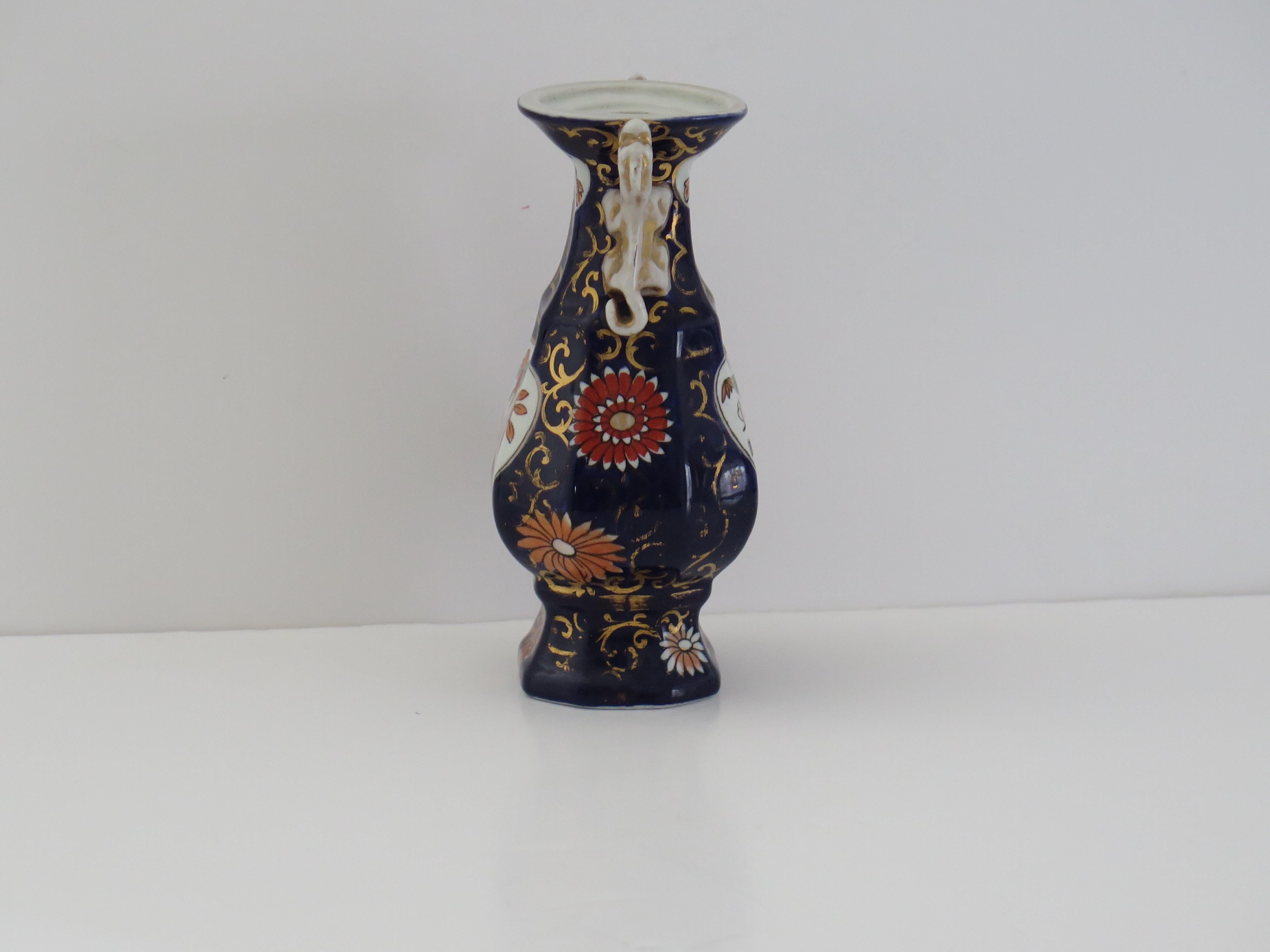 Vaso Mason's Ironstone con motivo Hawthorne blu (No. 2), CIRCA 1830 in vendita 1
