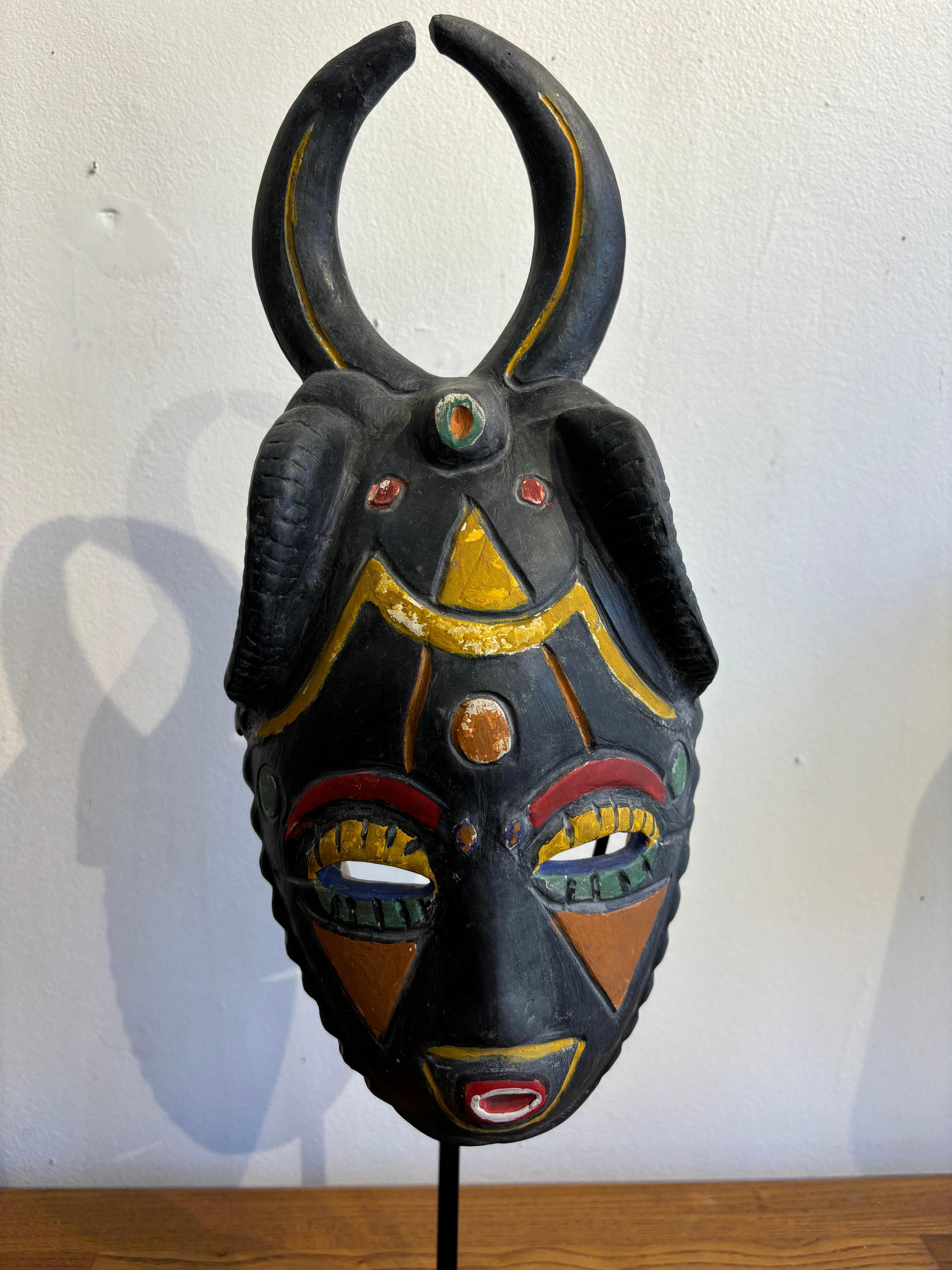 Modern Masque africaniste par Jacques Sagan
