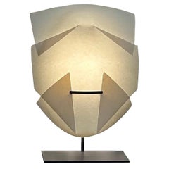 Lámpara de mesa Masque de Charlotte Besson-Oberlin, latón y papel
