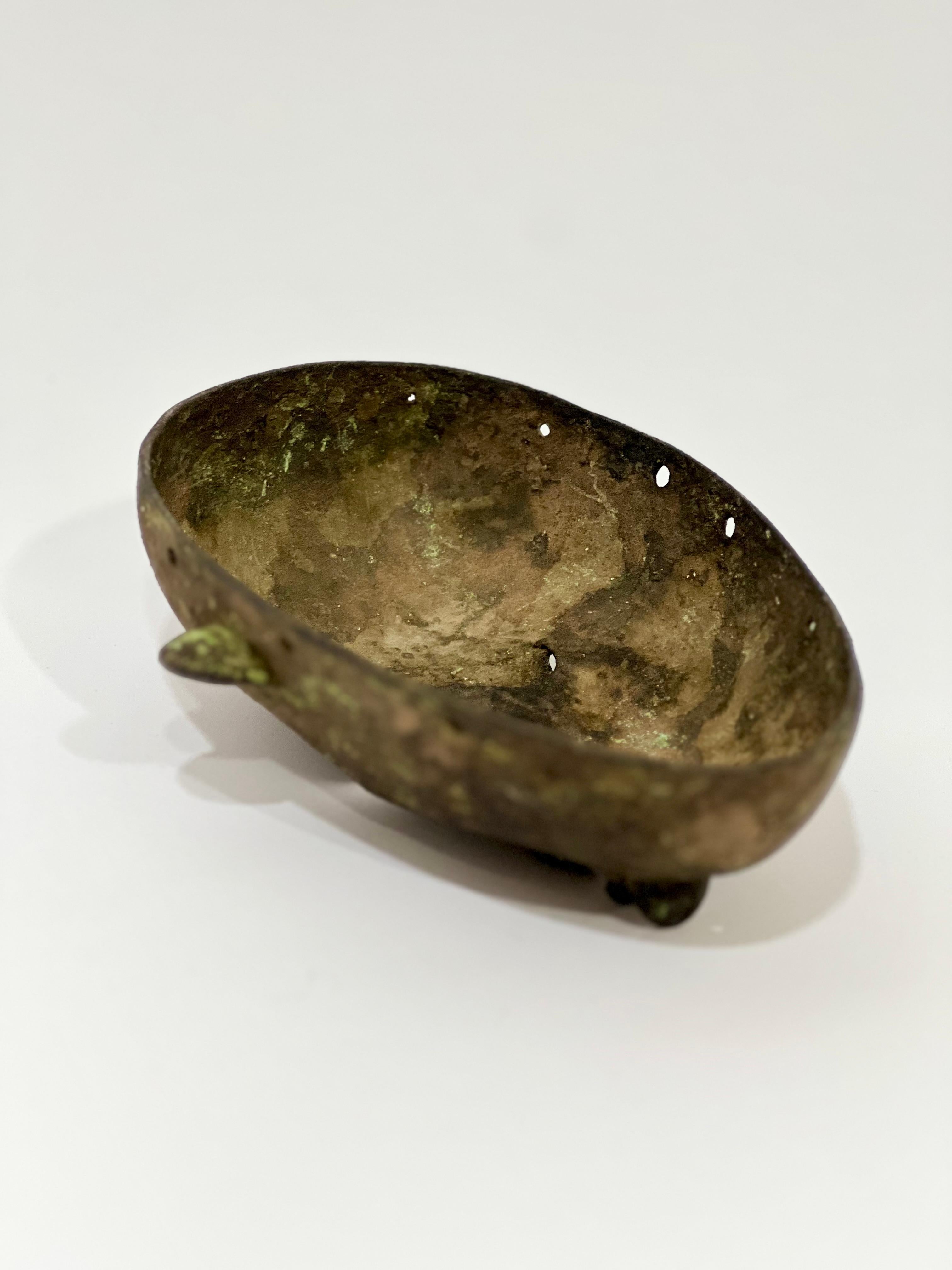 Masque tribal en alliage de bronze ancien Mid - century siglo XX en venta