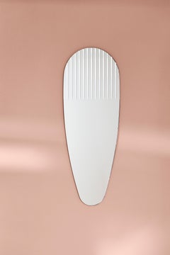 Ovaler Masquerade-Spiegel mit Gravur von Sebastian Alberdi für Warm Nordic