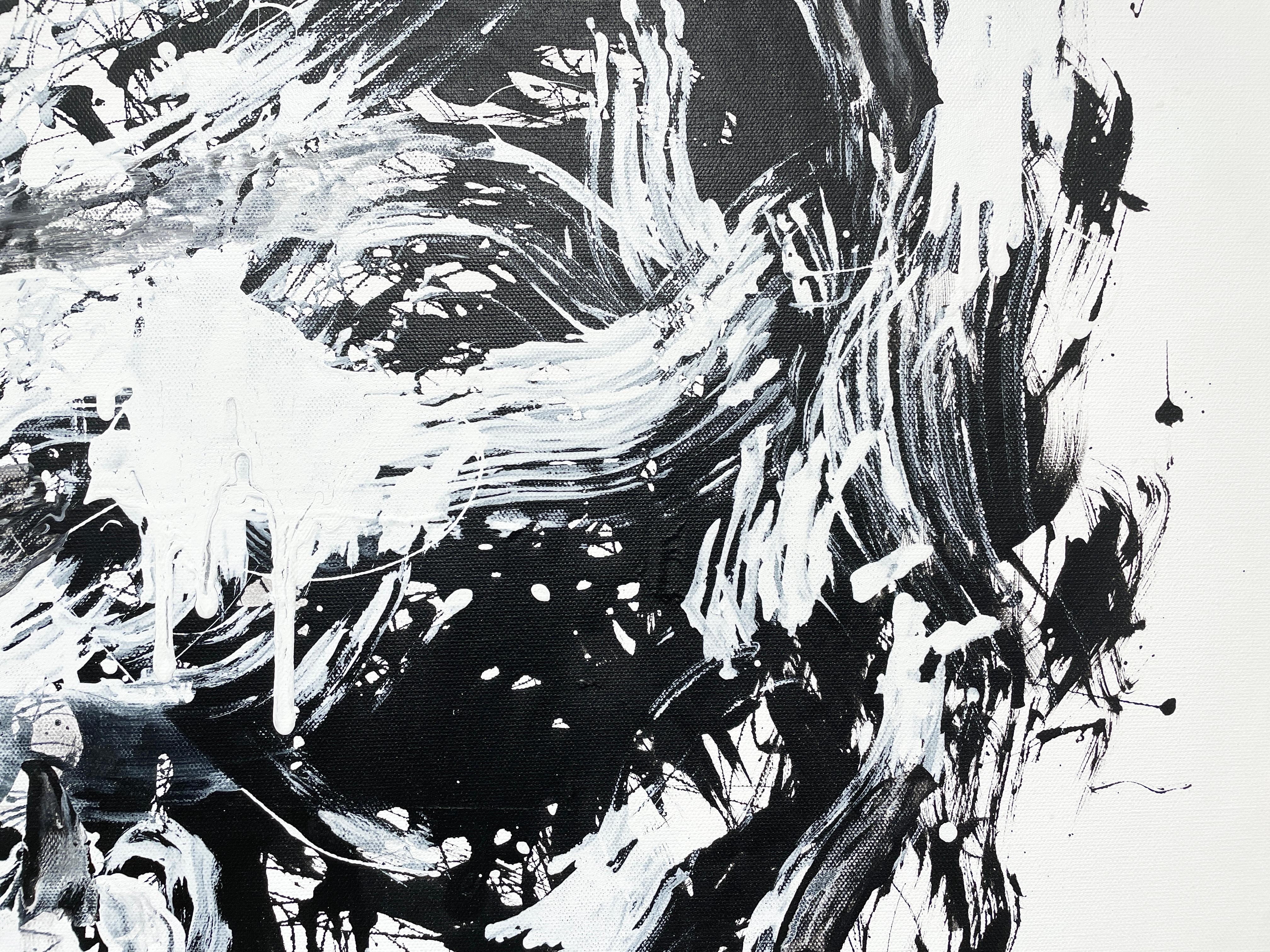 „Stoic“ von Masri – Abstraktes Schwarz-Weiß-Porträt – Gemälde in Mischtechnik im Angebot 3