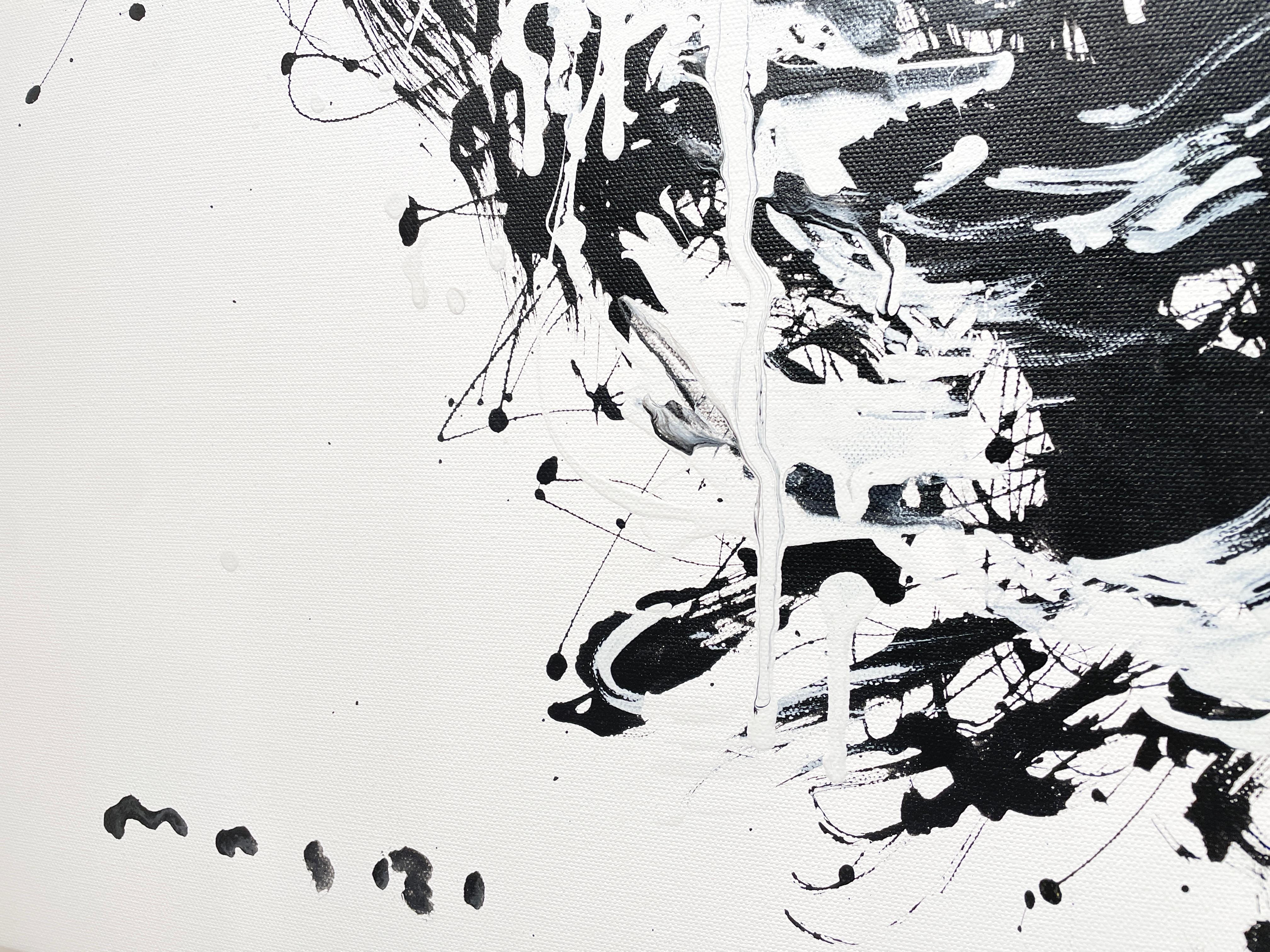 „Stoic“ von Masri – Abstraktes Schwarz-Weiß-Porträt – Gemälde in Mischtechnik im Angebot 7