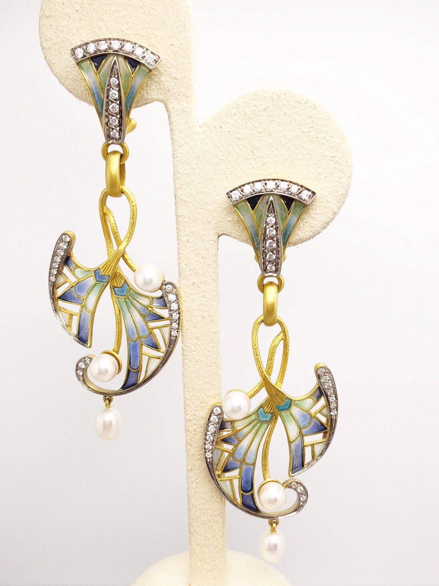 From the house of the prolific Art Nouveau designer, Luis Masriera comes a long tradition of prestige, creativity and unparalleled craftsmanship. These stylistically distinctive works of art, have been crafted by Masriera since 1839 and continue to