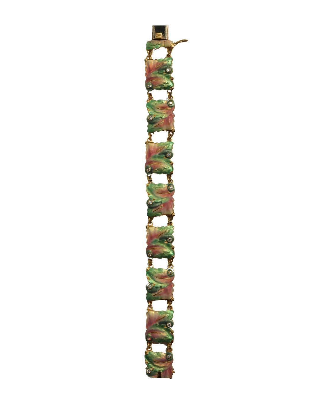 Masriera Plique de jour Leaf Motif Bracelet in 18K

This 18k yellow gold bracelet by Masriera features a series of linked panels, each decorated with vibrant enamel in shades of green and pink, evoking the delicate form of leaves.

Round-cut white