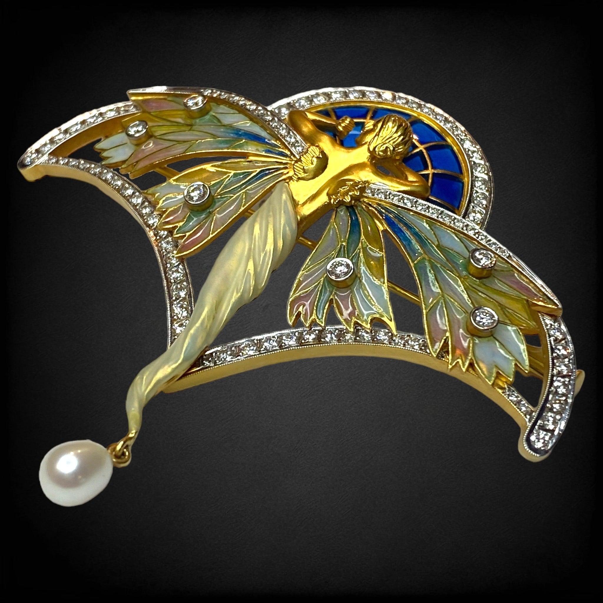 From the house of the prolific Art Nouveau designer, Luis Masriera, comes a long tradition of prestige, creativity and unparalleled craftsmanship. These stylistically distinctive works of art, have been crafted by Masriera since 1839. The company is