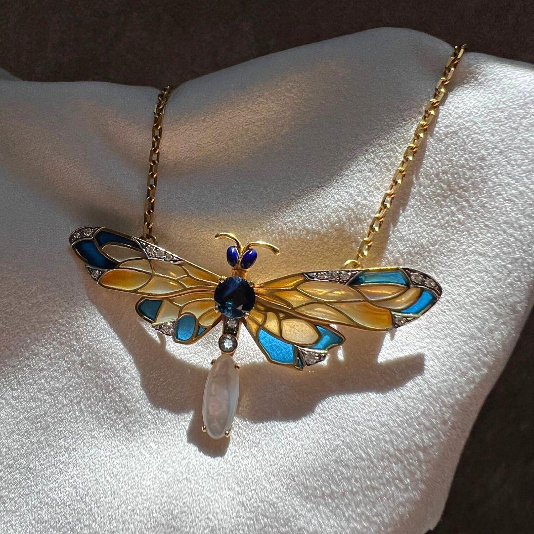 Masriera 18K Yellow Gold Sapphire Dragonfly Brooch/Pendant with Plique-à-Jour” and “Basse Taille” Fired Enamel.

- 18K Yellow Gold
- Diamonds (15) 0.12 carat total weight
- G in Color
- VS in Clarity
- Sapphire (1) 0.69 carat total
- Aquamarine (1)