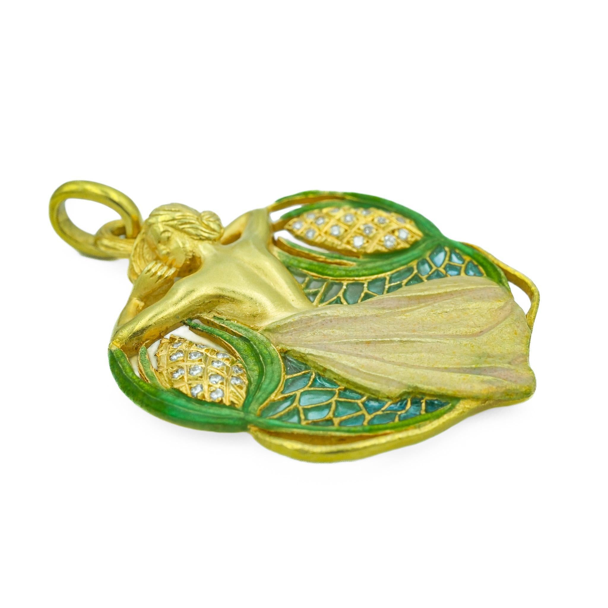 Showcasing the beauty of this 18 karat gold Masriera plique-à-jour pendant, an elegant creation of fine jewelry. Featuring an Art Nouveau design, this pendant depicts a graceful female figure with intricate plique-à-jour enamel wings in shades of