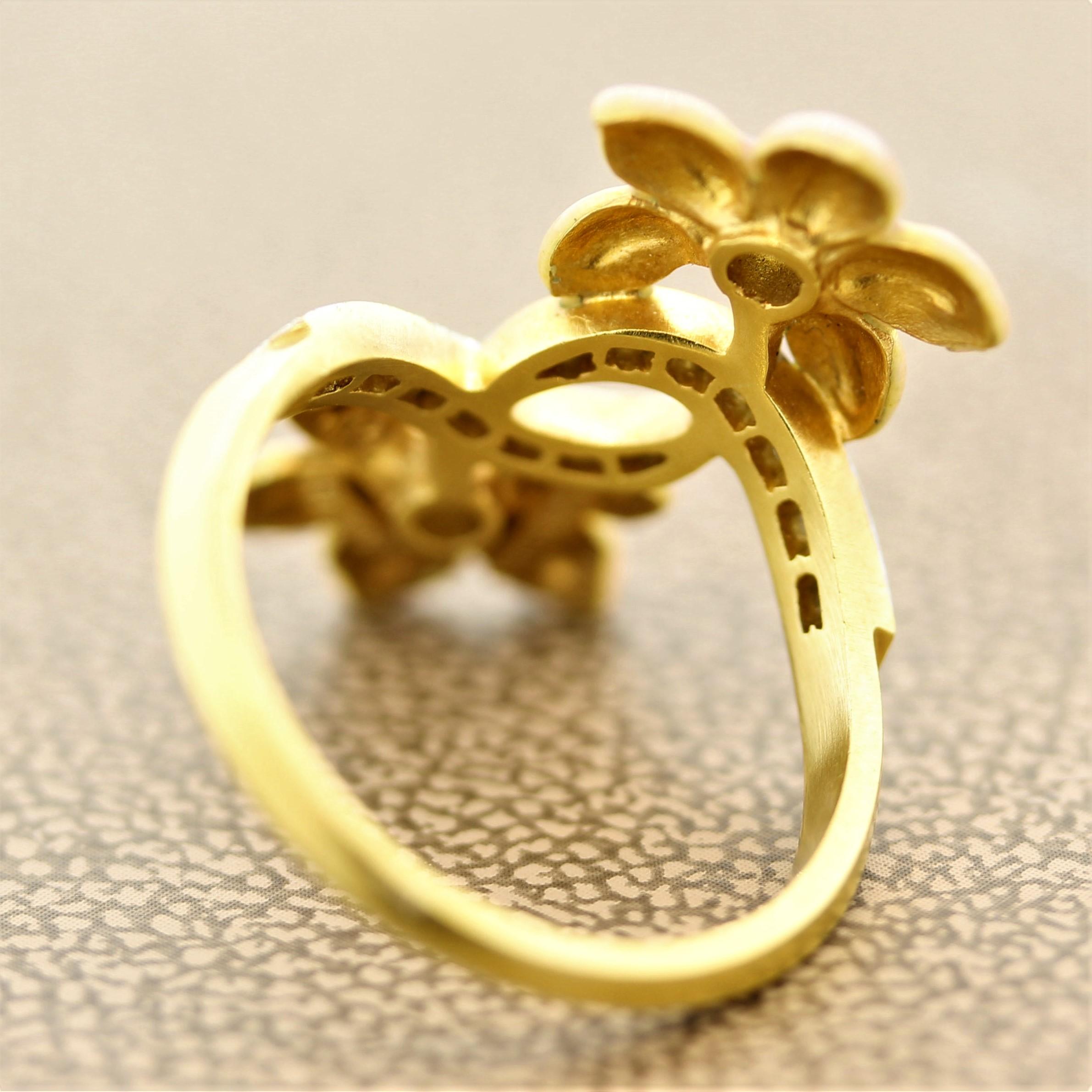 Round Cut Masriera Diamond Enameled Gold Flower Ring