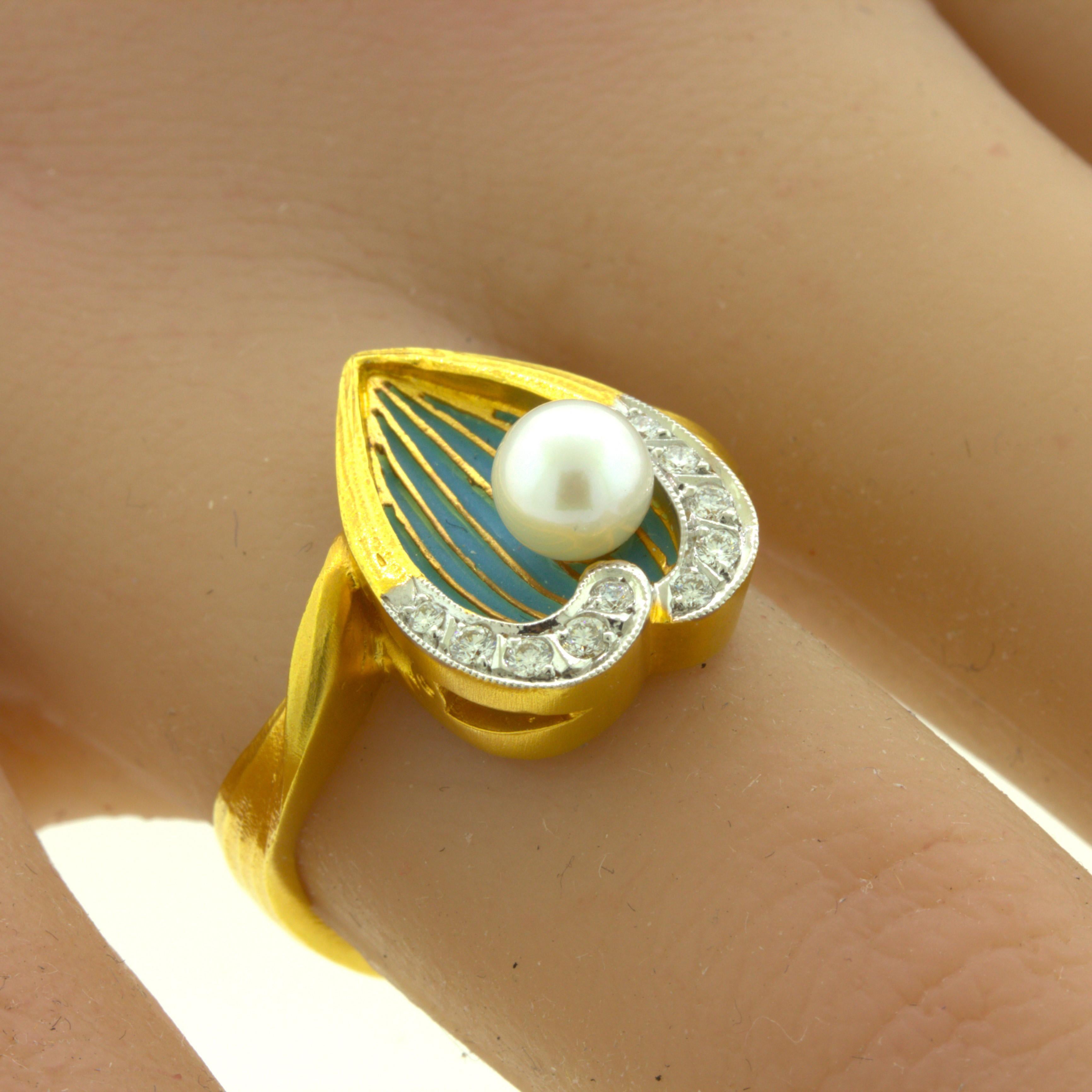 Masriera Diamond Pliqué-a-Jour Enamel Pearl 18K Yellow Gold Ring In New Condition For Sale In Beverly Hills, CA