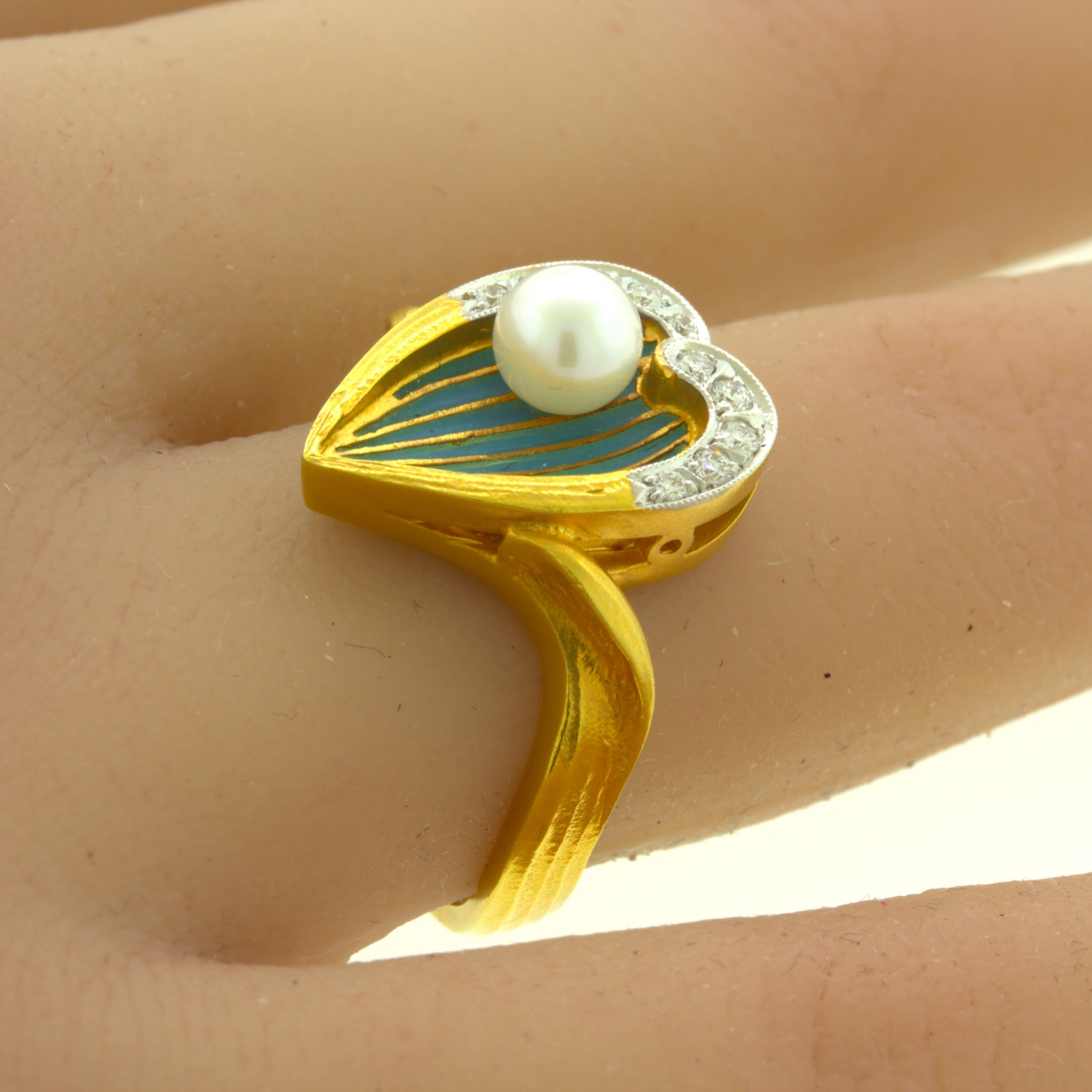 Masriera Diamond Pliqué-a-Jour Enamel Pearl 18K Yellow Gold Ring In New Condition For Sale In Beverly Hills, CA