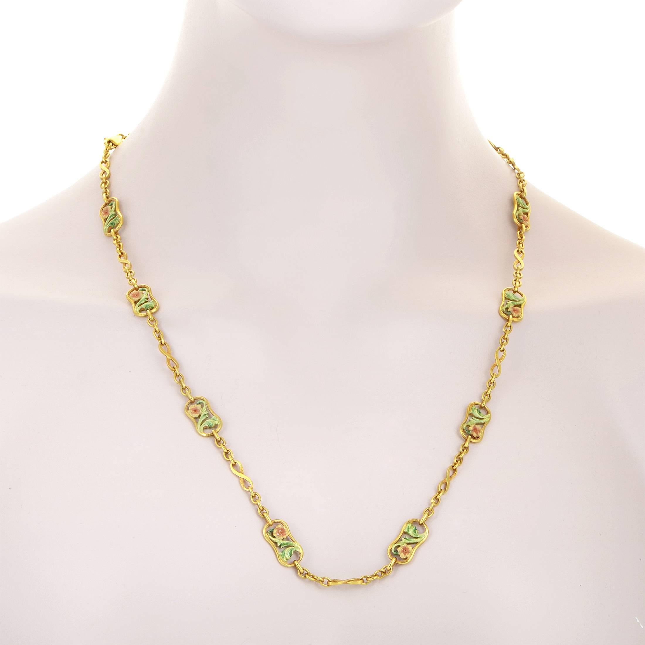 Employing colorful and masterfully applied enamel to realistically translate the vivacious beauty of flowers into an elegant and subtle design, Masriera created this fantastic 18K yellow gold necklace with nifty charms all along its length.
Charm
