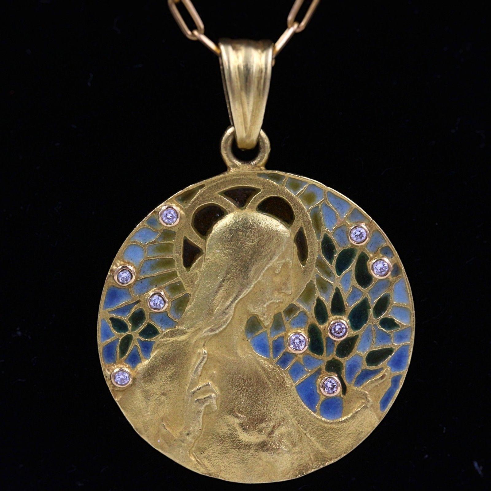 Masriera Jesus Madallion Pendant Necklace with Diamonds in 18 Karat Yellow Gold 4