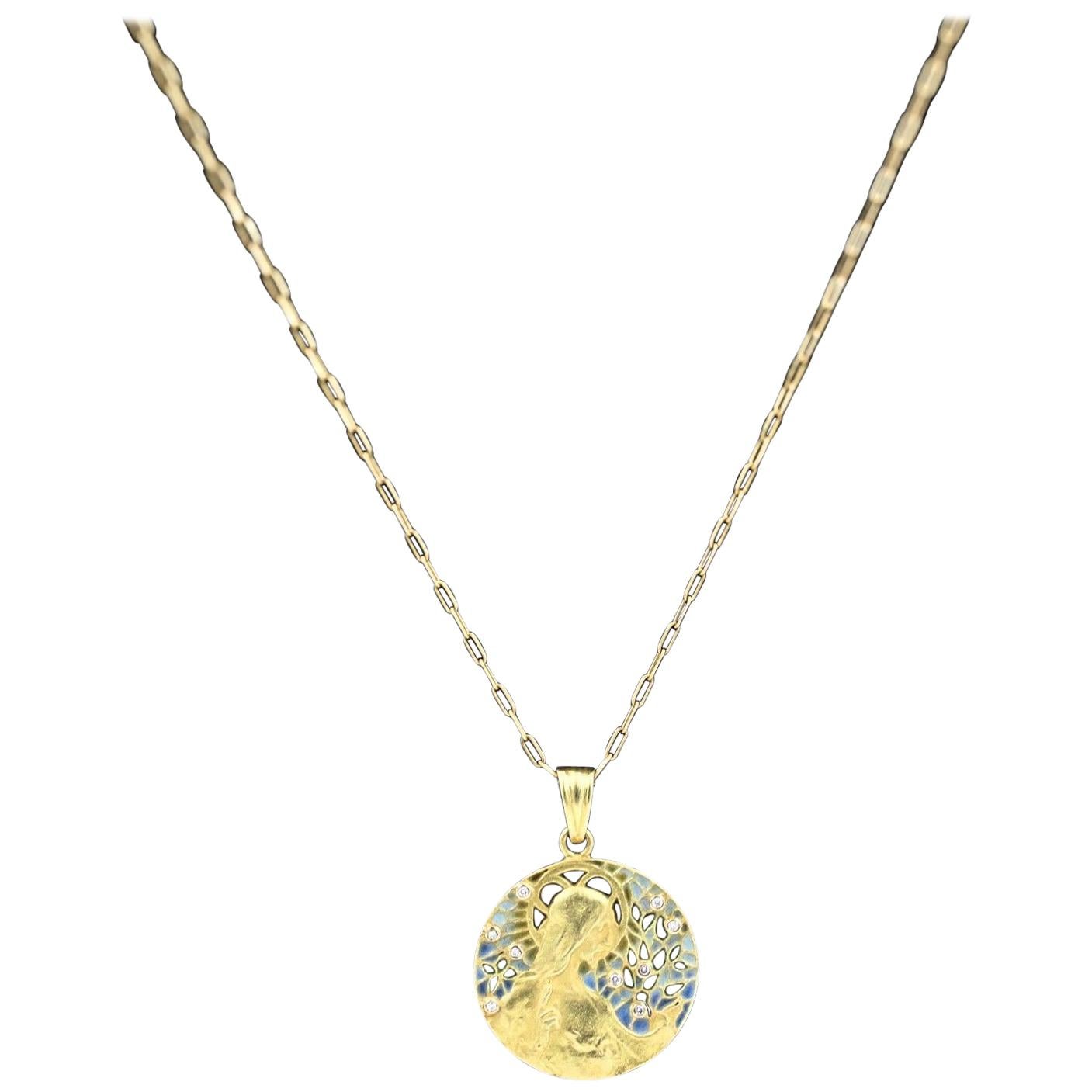 Masriera Jesus Madallion Pendant Necklace with Diamonds in 18 Karat Yellow Gold