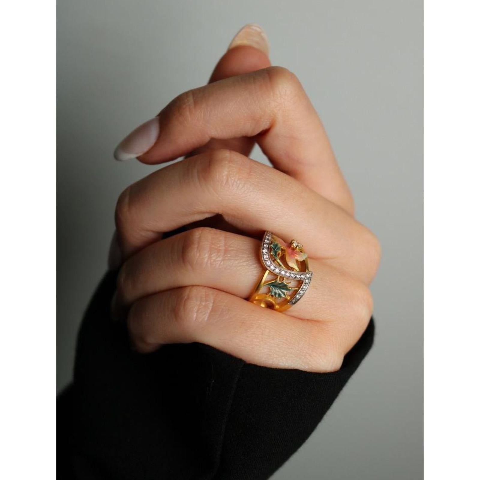 Art Nouveau Masriera Plique-a-Jour Enamel Diamond 18K Yellow Gold Leaf Motif Ring Size 7 For Sale