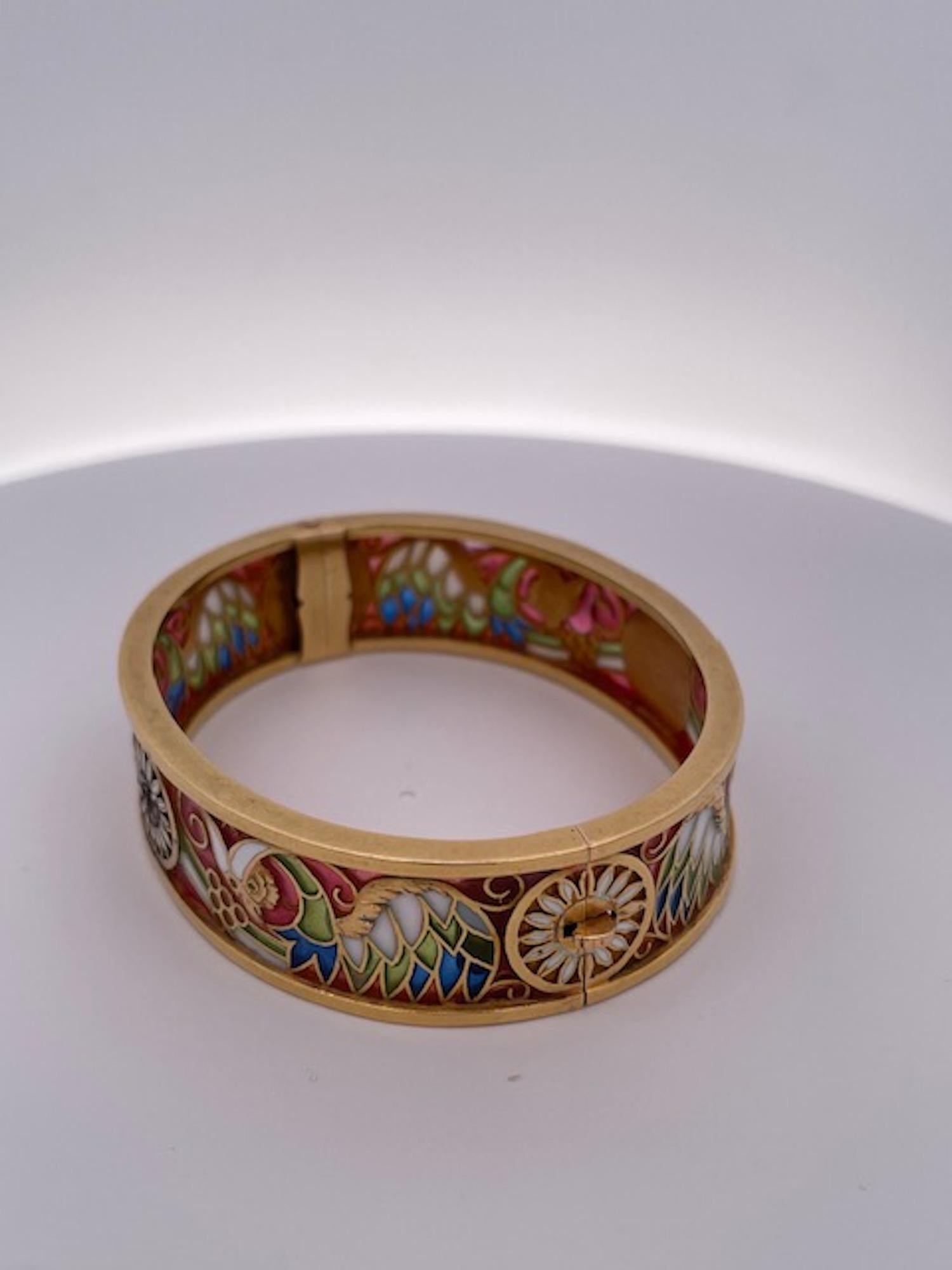 This Masriera Y Carreras Bracelet is just amazing.  These seldom come up for auction so here you go collectors of Masriera. Seldom do we find Masriera bracelets, they are very rare and due to the fact they are plique a jour these tend to break or
