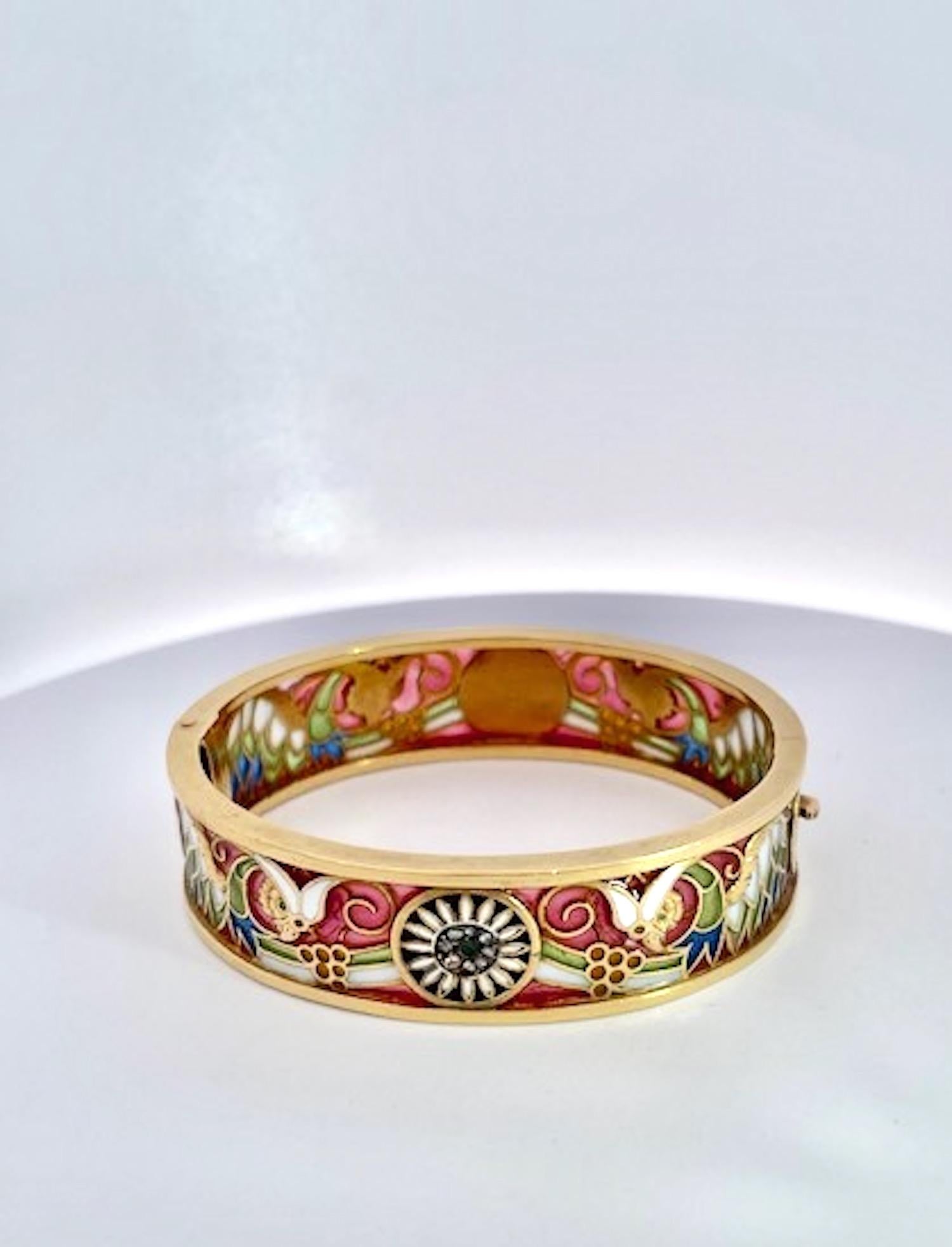 This Masriera Y Carreras Bracelet is just amazing.  These seldom come up for auction so here you go collectors of Masriera. Seldom do we find Masriera bracelets, they are very rare and due to the fact they are plique a jour these tend to break or